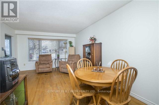17 Burbank Place, Barrie (Wellington), Ontario  L4M 2S8 - Photo 2 - S12888472