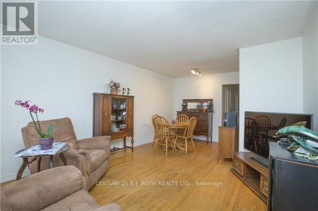 17 Burbank Place, Barrie (Wellington), Ontario  L4M 2S8 - Photo 3 - S12888472