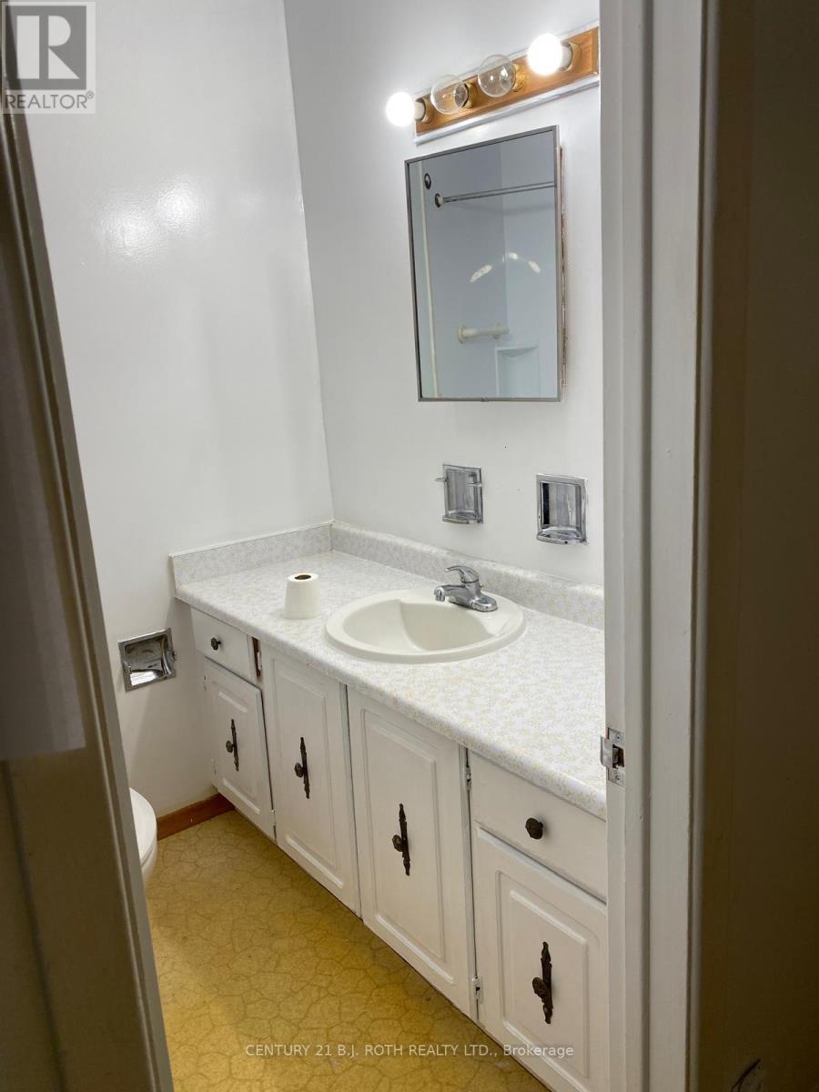 17 Burbank Place, Barrie (Wellington), Ontario  L4M 2S8 - Photo 7 - S12888472