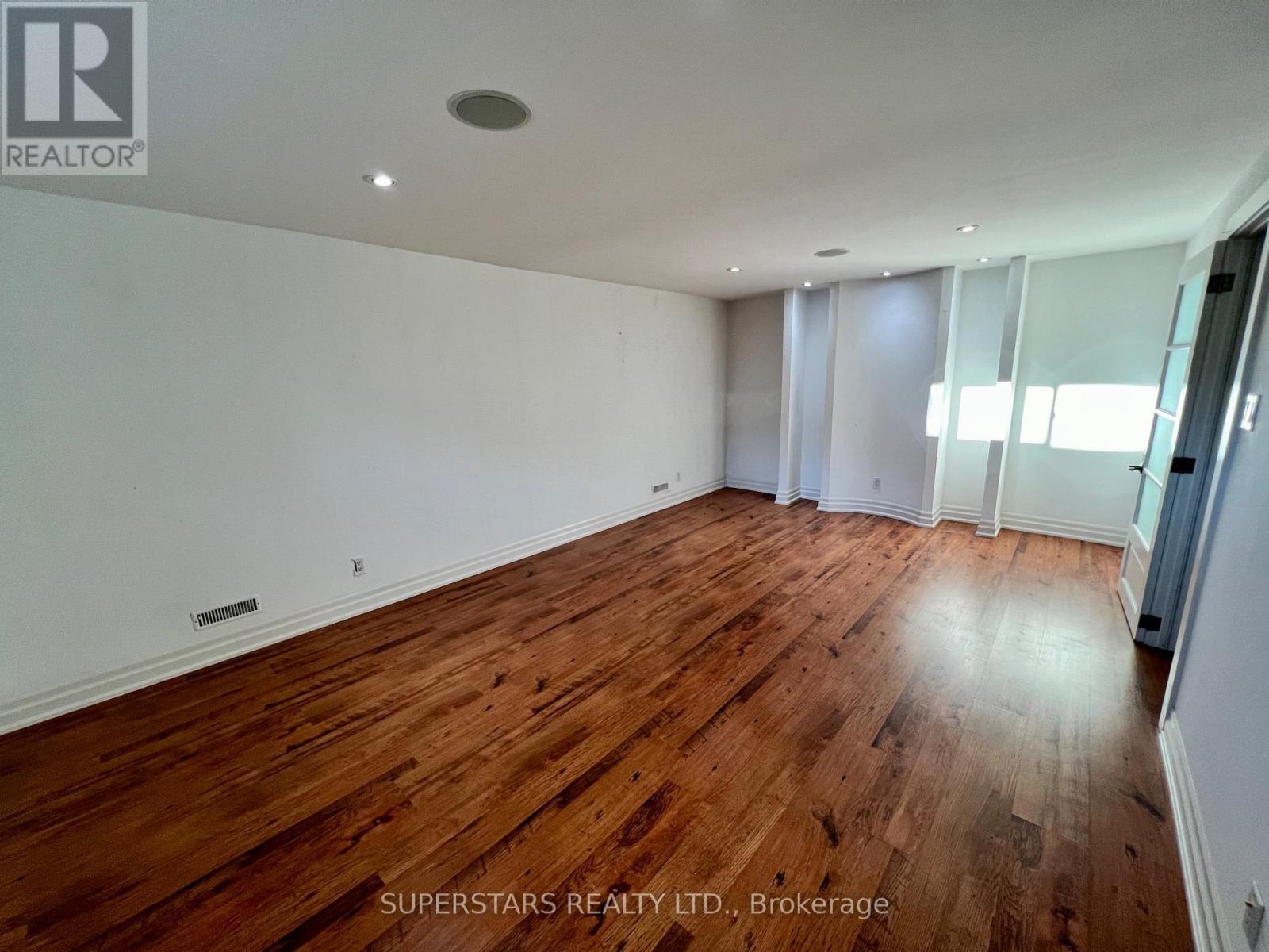 366 Winston Road, Oakville, Ontario  L6L 4W5 - Photo 10 - W12888432