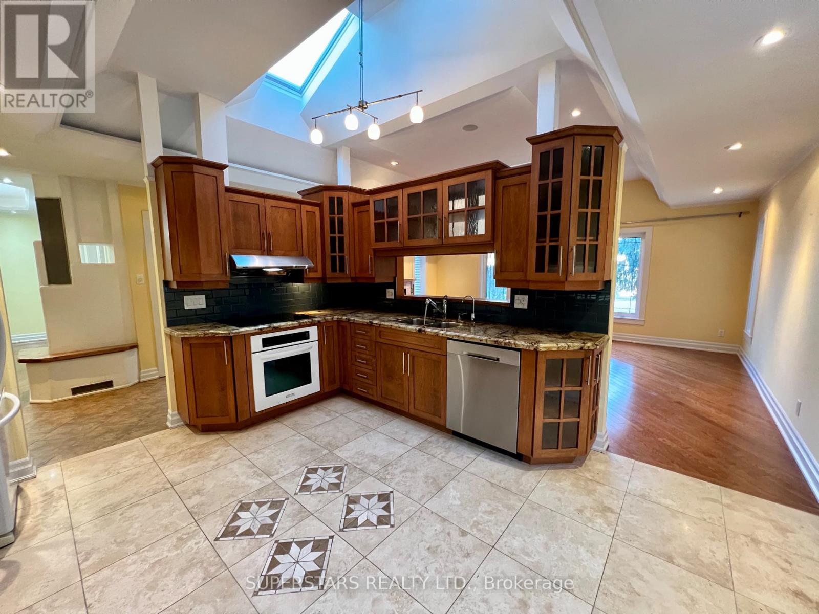 366 Winston Road, Oakville, Ontario  L6L 4W5 - Photo 15 - W12888432