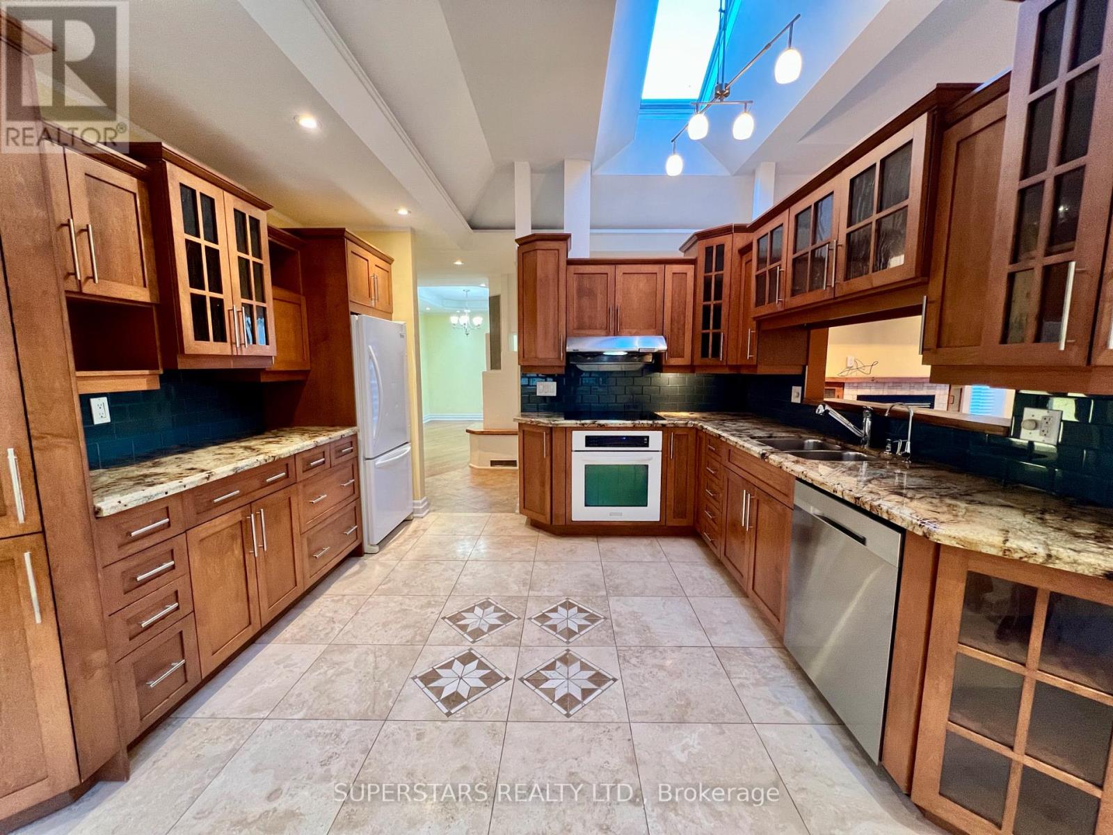 366 Winston Road, Oakville, Ontario  L6L 4W5 - Photo 16 - W12888432