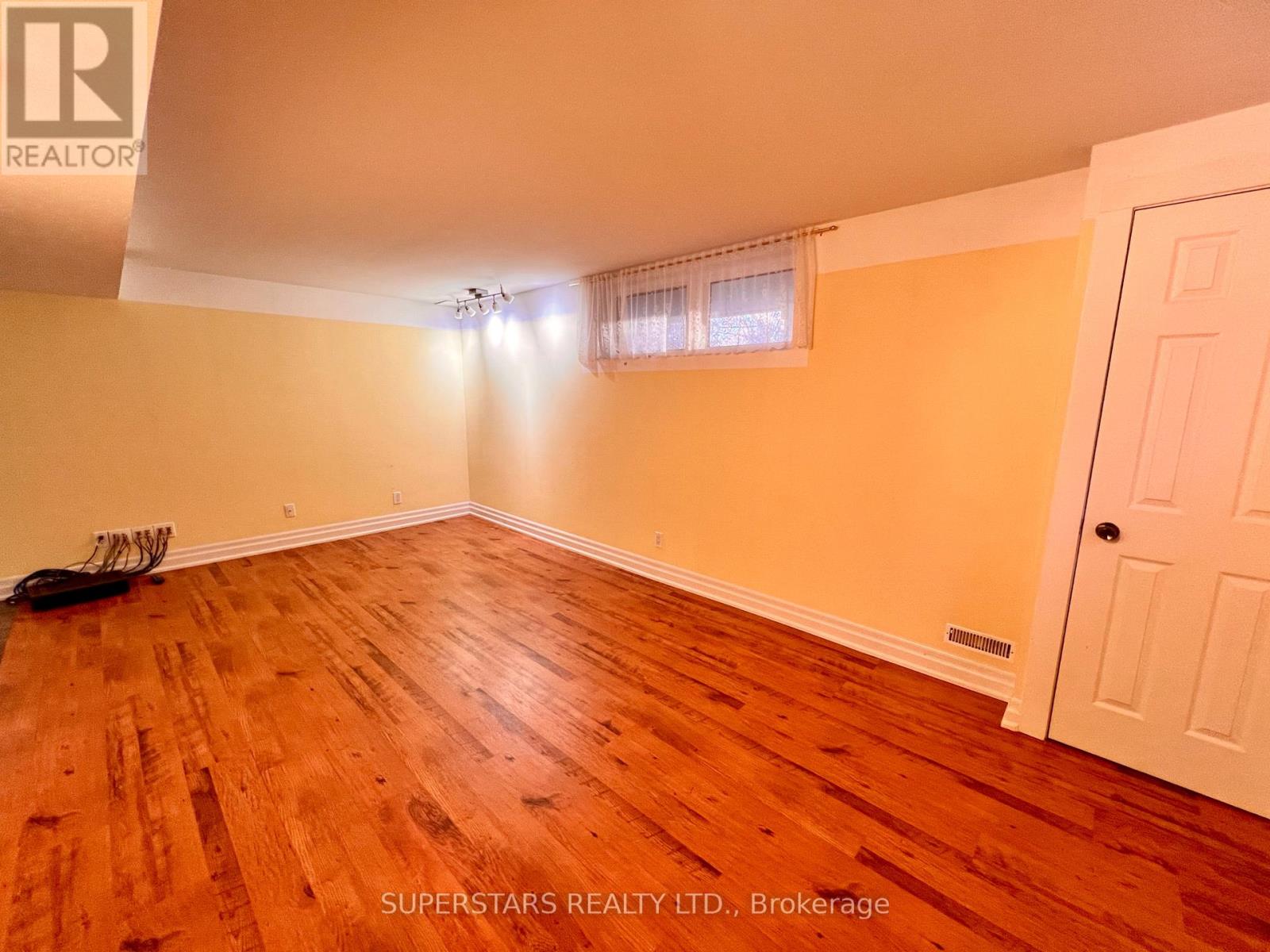 366 Winston Road, Oakville, Ontario  L6L 4W5 - Photo 3 - W12888432