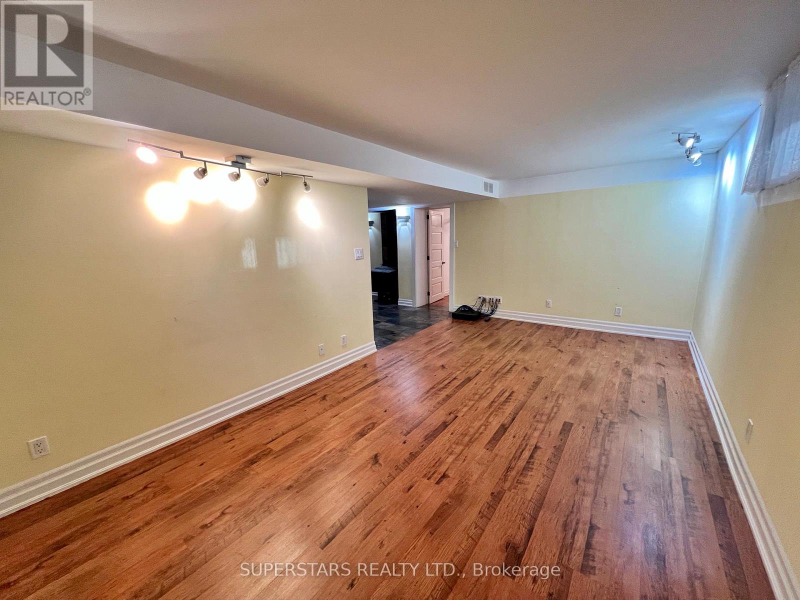 366 Winston Road, Oakville, Ontario  L6L 4W5 - Photo 4 - W12888432