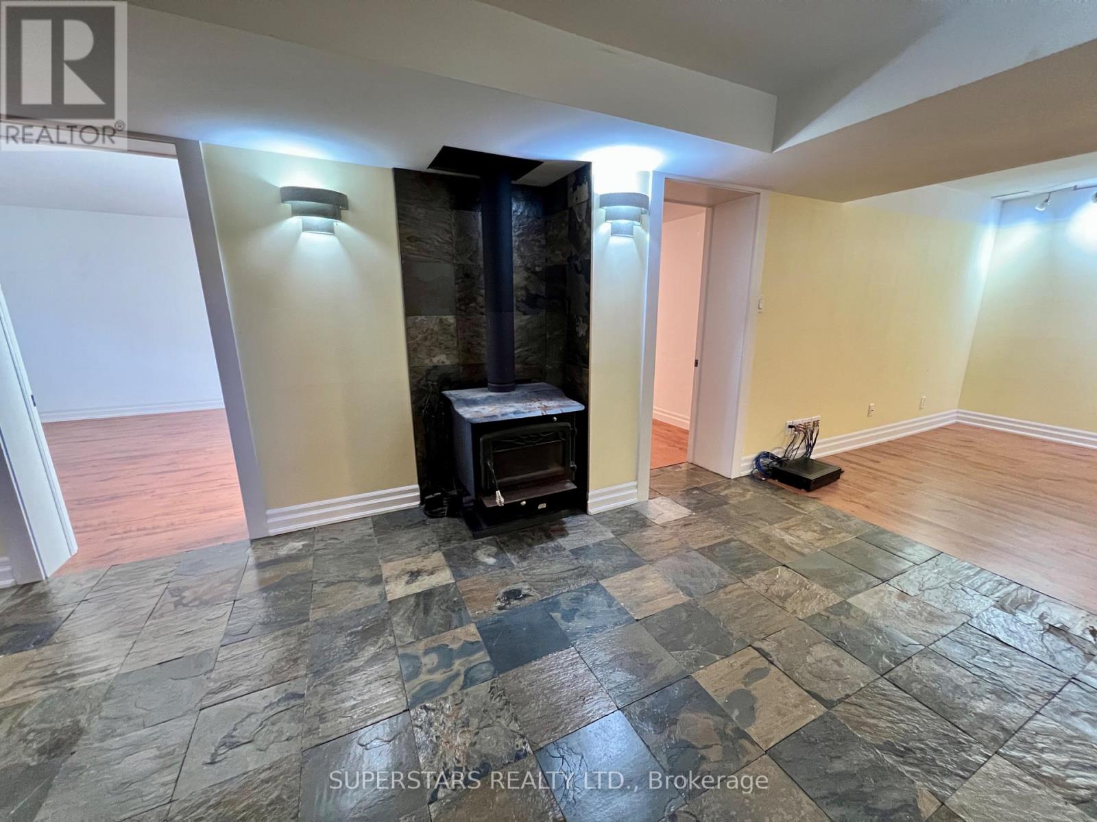 366 Winston Road, Oakville, Ontario  L6L 4W5 - Photo 7 - W12888432