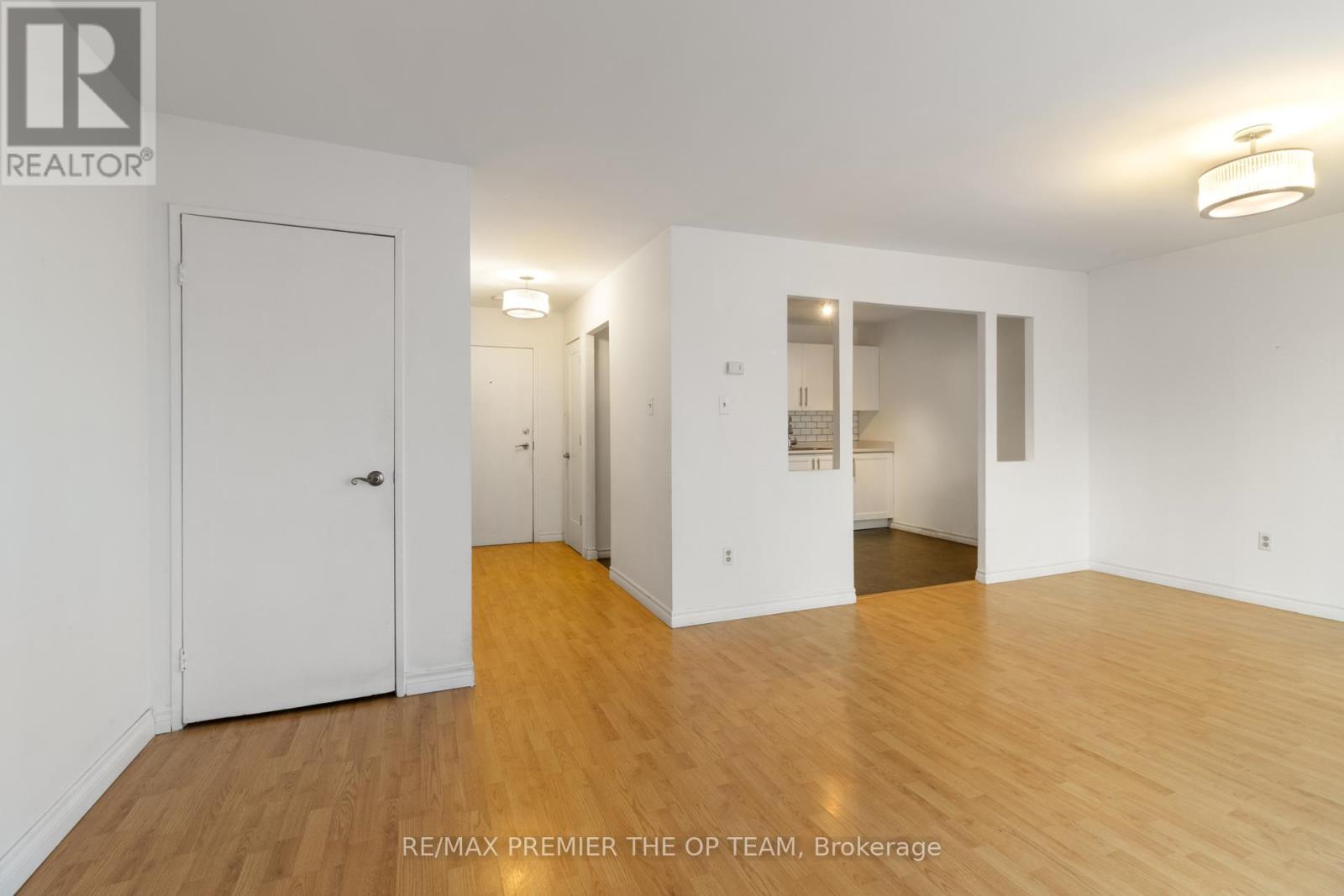 37 - 1016 Falgarwood Drive, Oakville, Ontario  L6H 2P5 - Photo 11 - W12888438