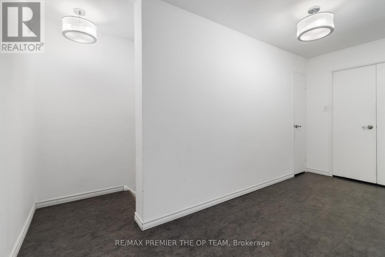 37 - 1016 Falgarwood Drive, Oakville, Ontario  L6H 2P5 - Photo 22 - W12888438