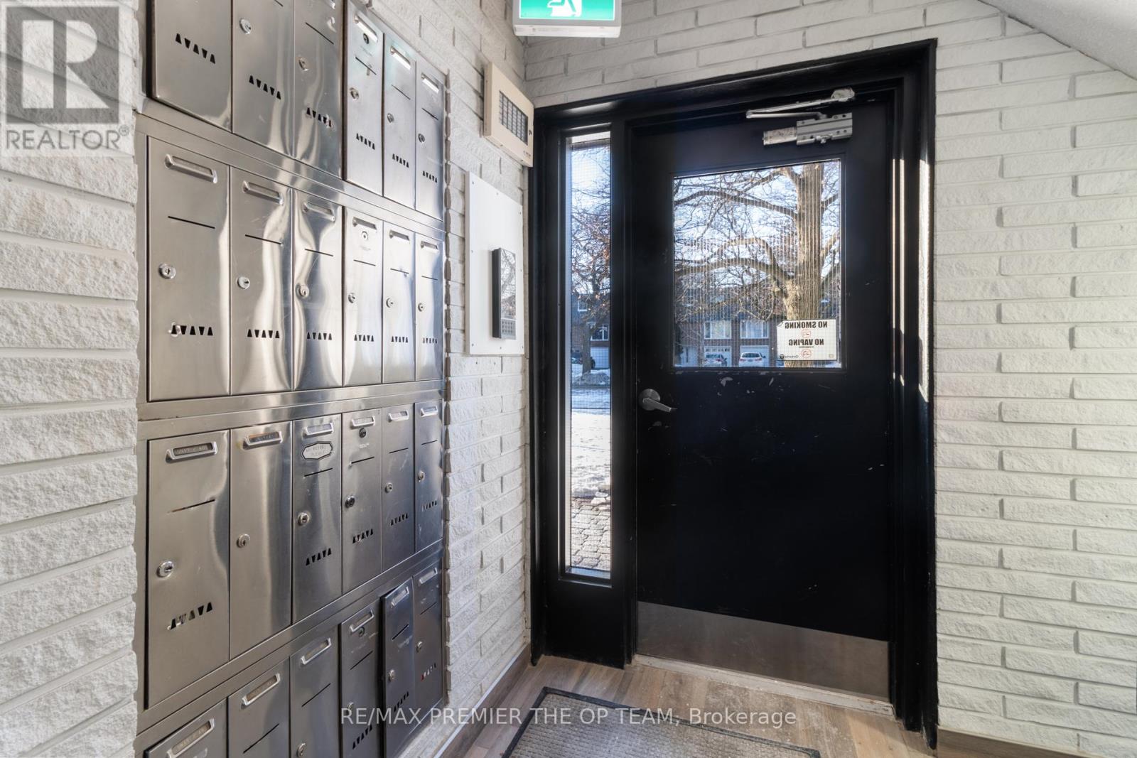 37 - 1016 Falgarwood Drive, Oakville, Ontario  L6H 2P5 - Photo 3 - W12888438