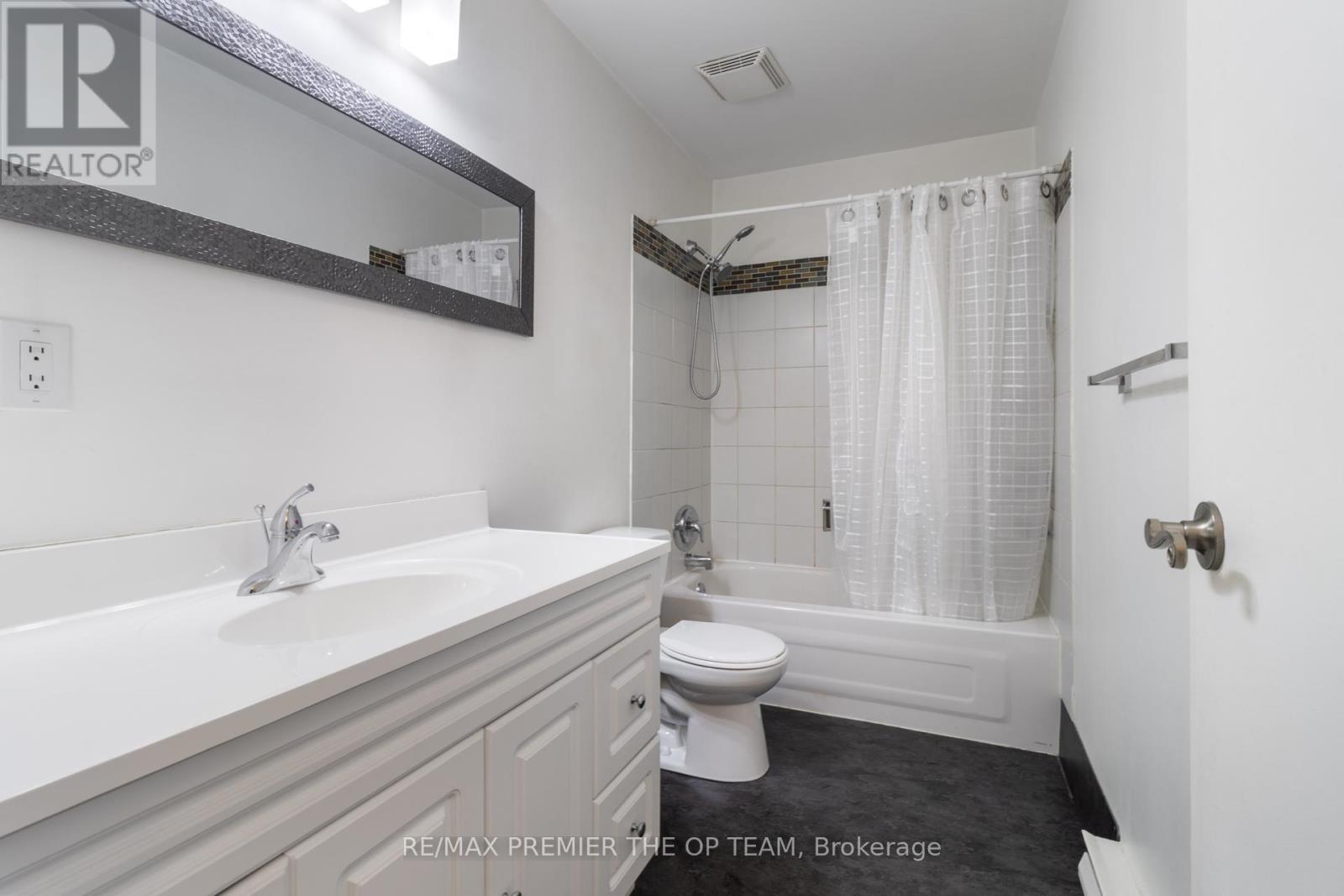 37 - 1016 Falgarwood Drive, Oakville, Ontario  L6H 2P5 - Photo 30 - W12888438