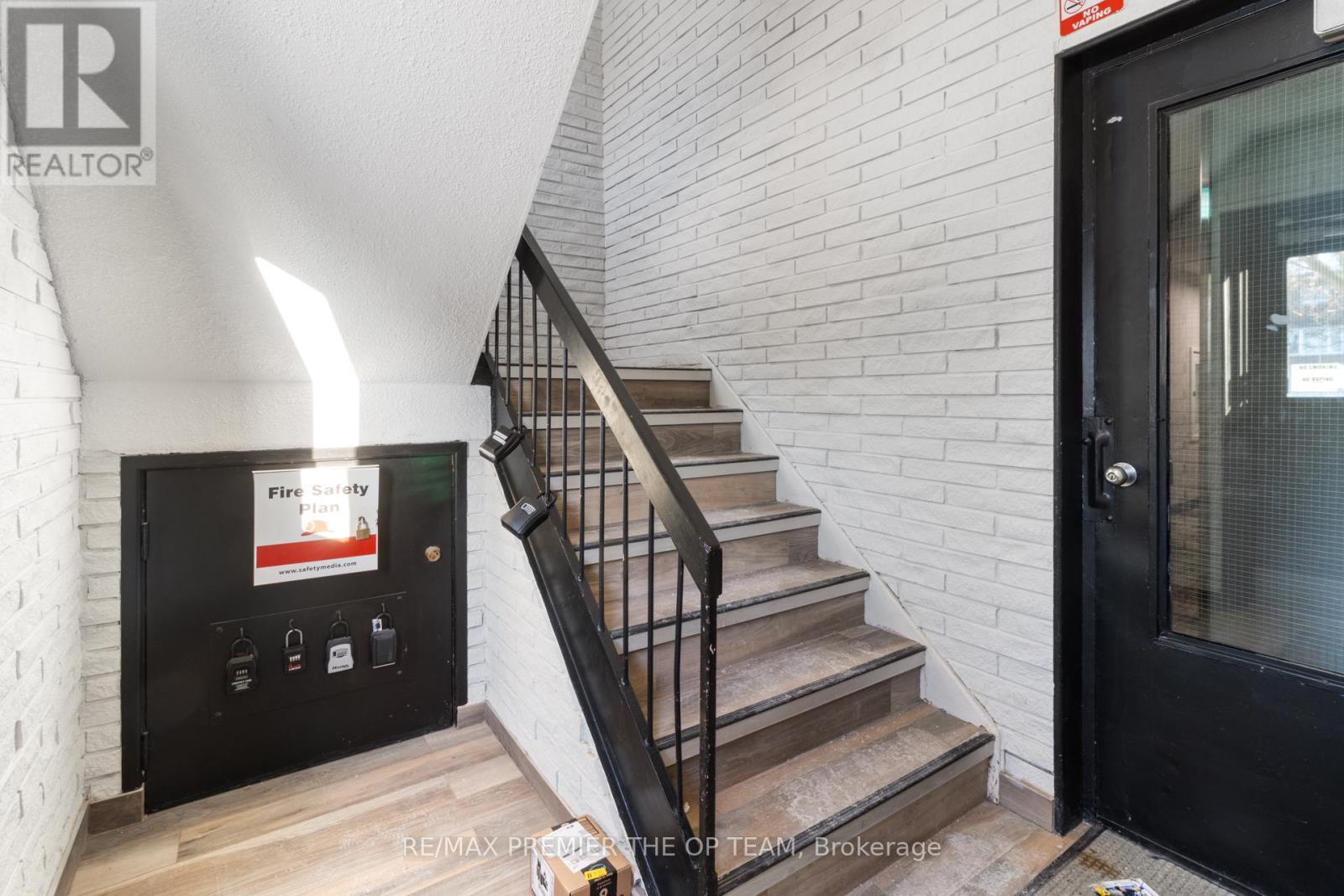 37 - 1016 Falgarwood Drive, Oakville, Ontario  L6H 2P5 - Photo 38 - W12888438