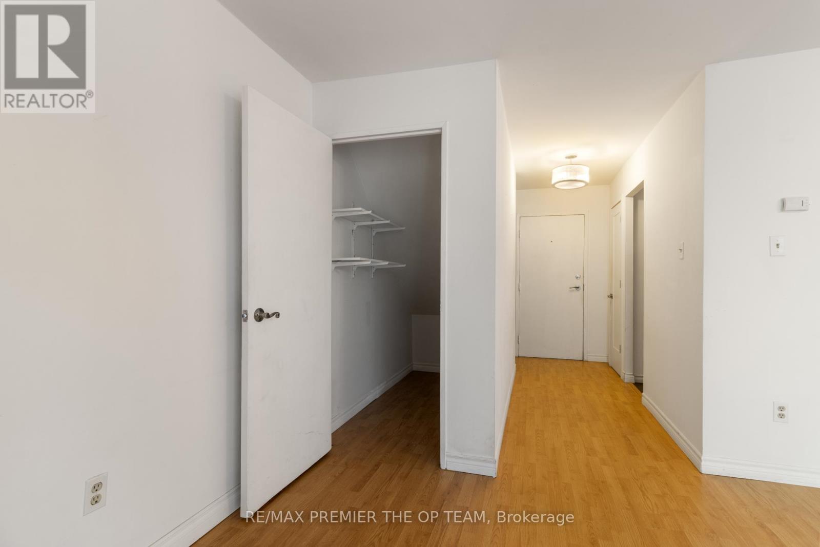 37 - 1016 Falgarwood Drive, Oakville, Ontario  L6H 2P5 - Photo 7 - W12888438