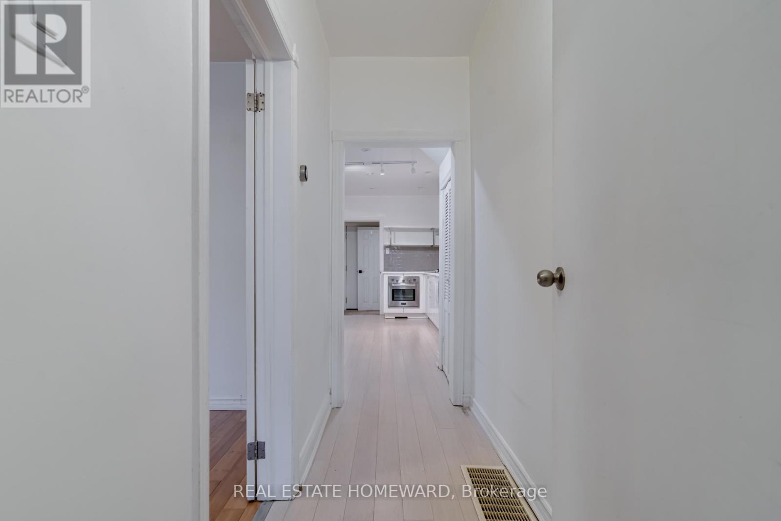 1st Fl - 140 Millicent Street, Toronto, Ontario  M6H 1W4 - Photo 4 - W12888452