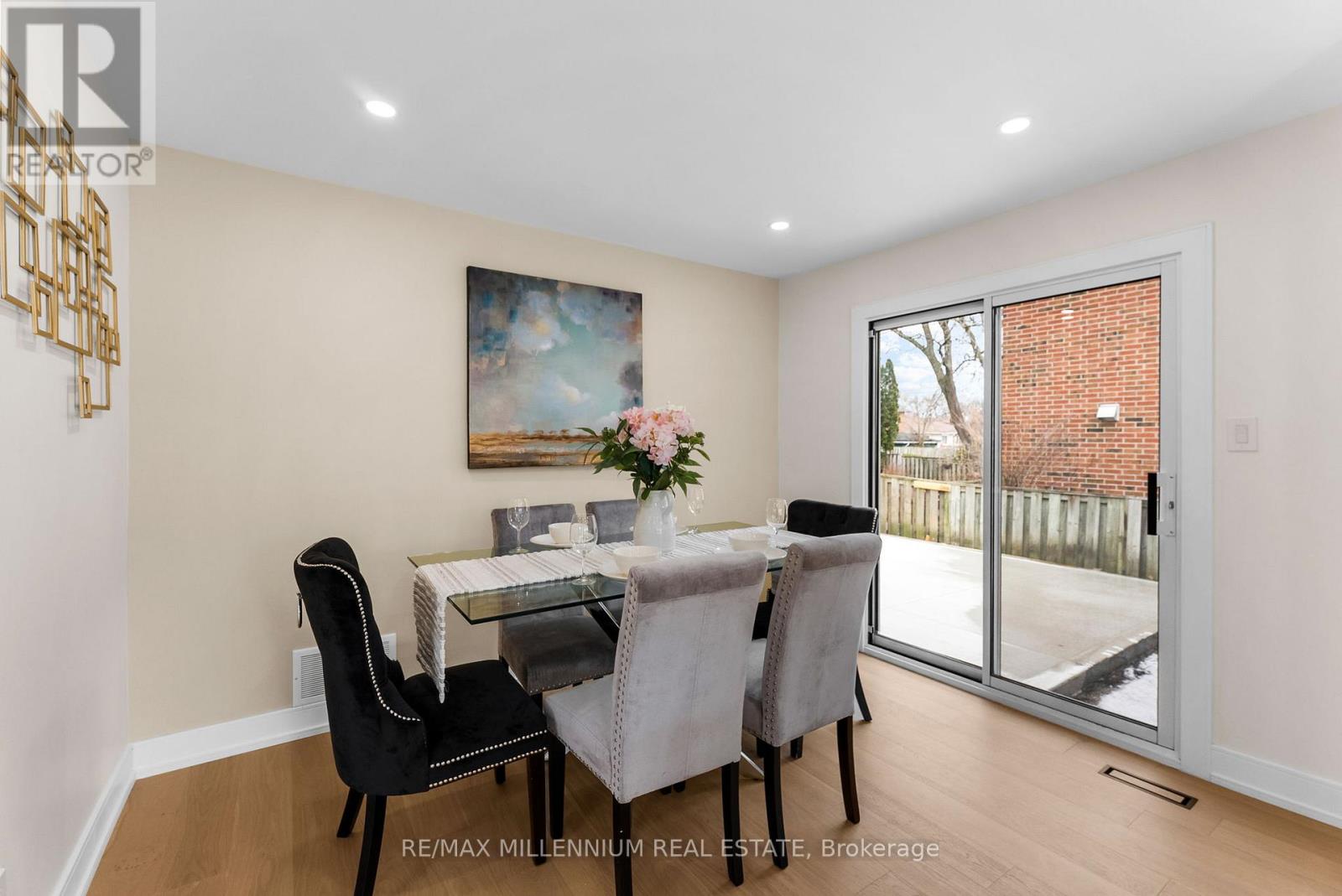 2437 Chilsworthy Avenue, Mississauga (Cooksville), Ontario  L5B 2R4 - Photo 10 - W12888468