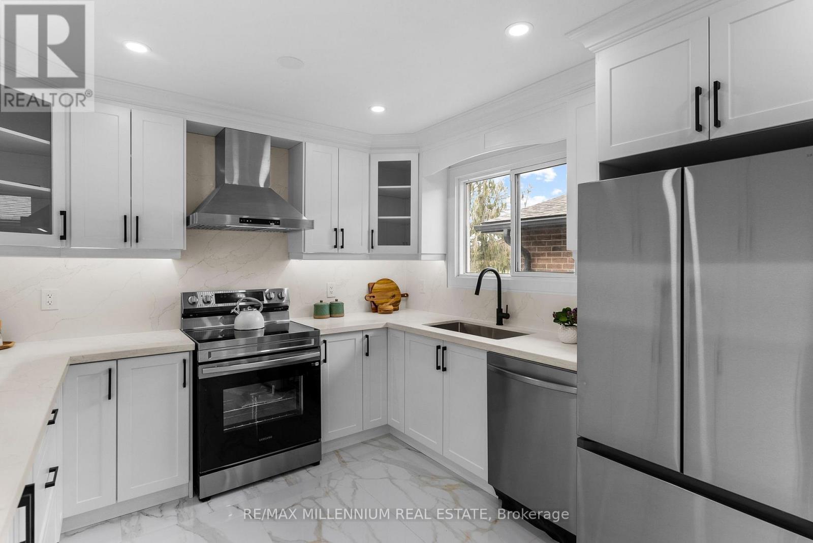 2437 Chilsworthy Avenue, Mississauga (Cooksville), Ontario  L5B 2R4 - Photo 13 - W12888468