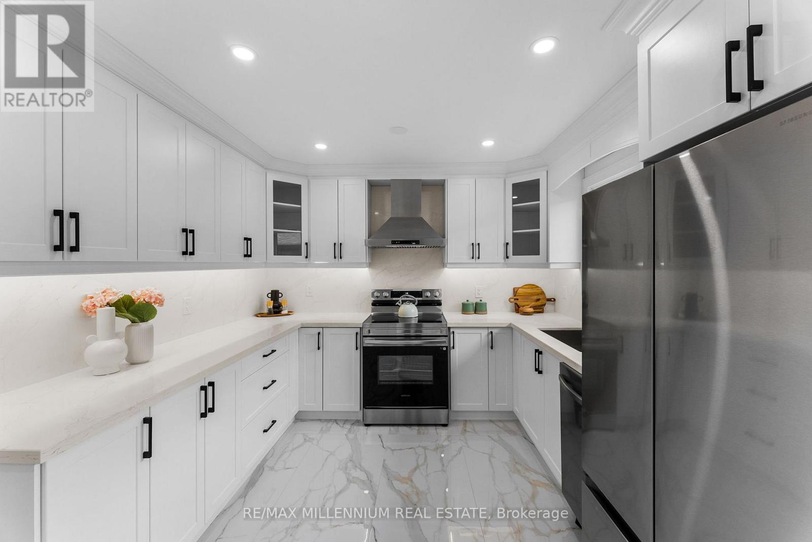 2437 Chilsworthy Avenue, Mississauga (Cooksville), Ontario  L5B 2R4 - Photo 14 - W12888468