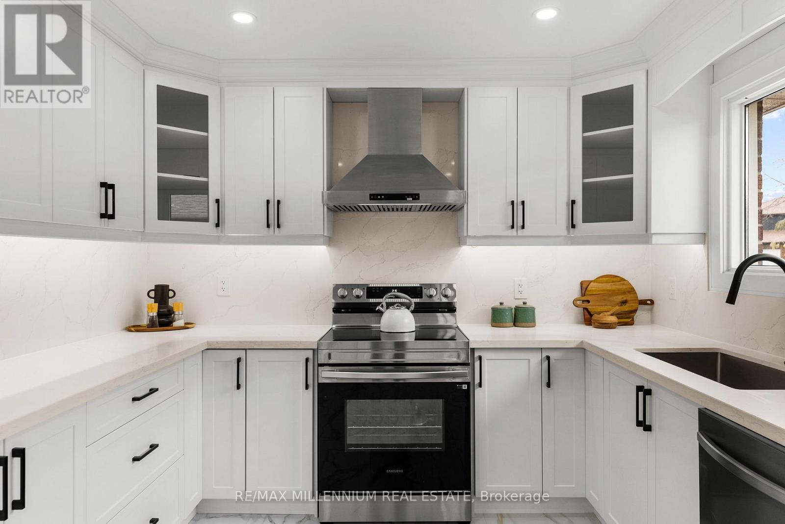 2437 Chilsworthy Avenue, Mississauga (Cooksville), Ontario  L5B 2R4 - Photo 16 - W12888468