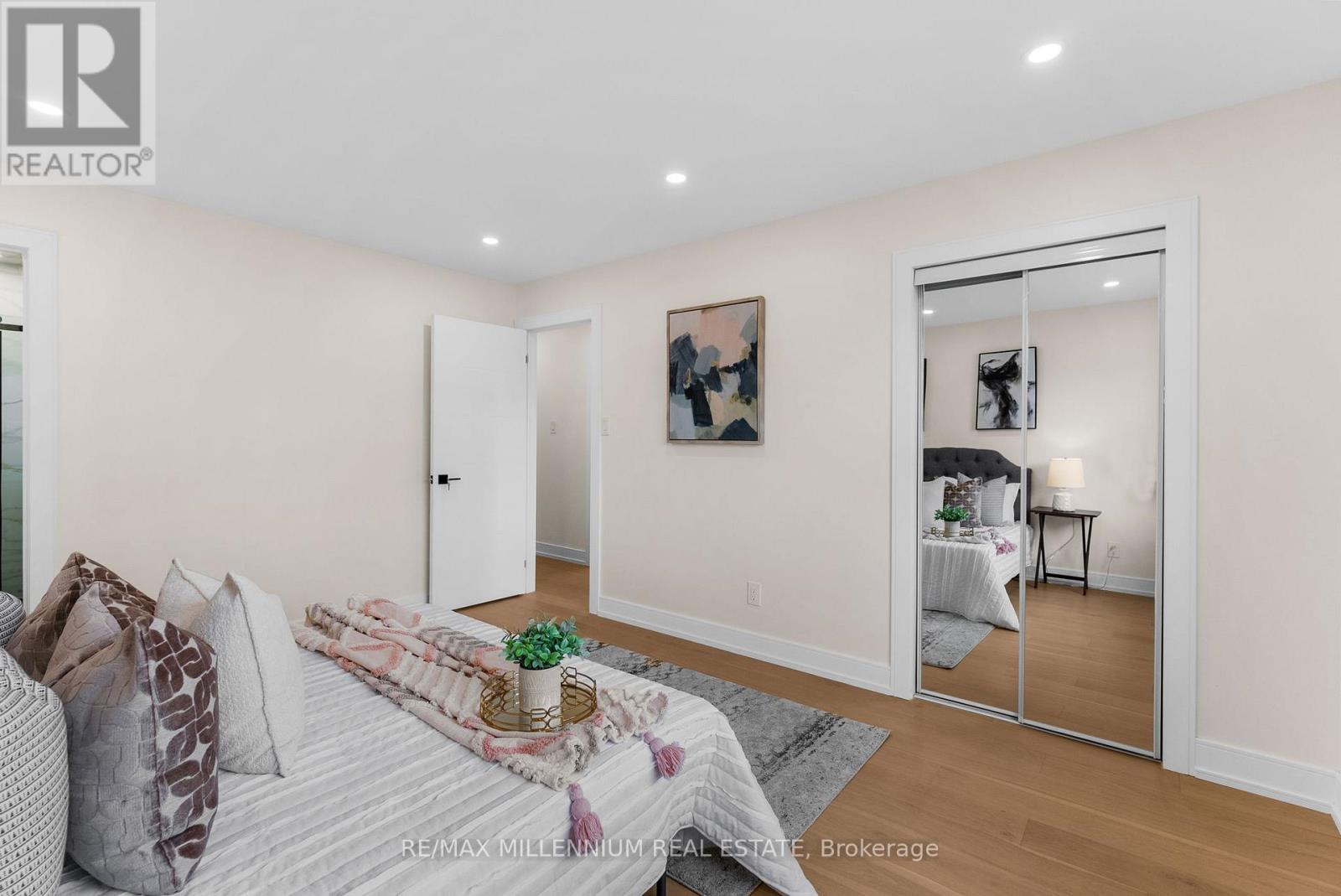 2437 Chilsworthy Avenue, Mississauga (Cooksville), Ontario  L5B 2R4 - Photo 19 - W12888468