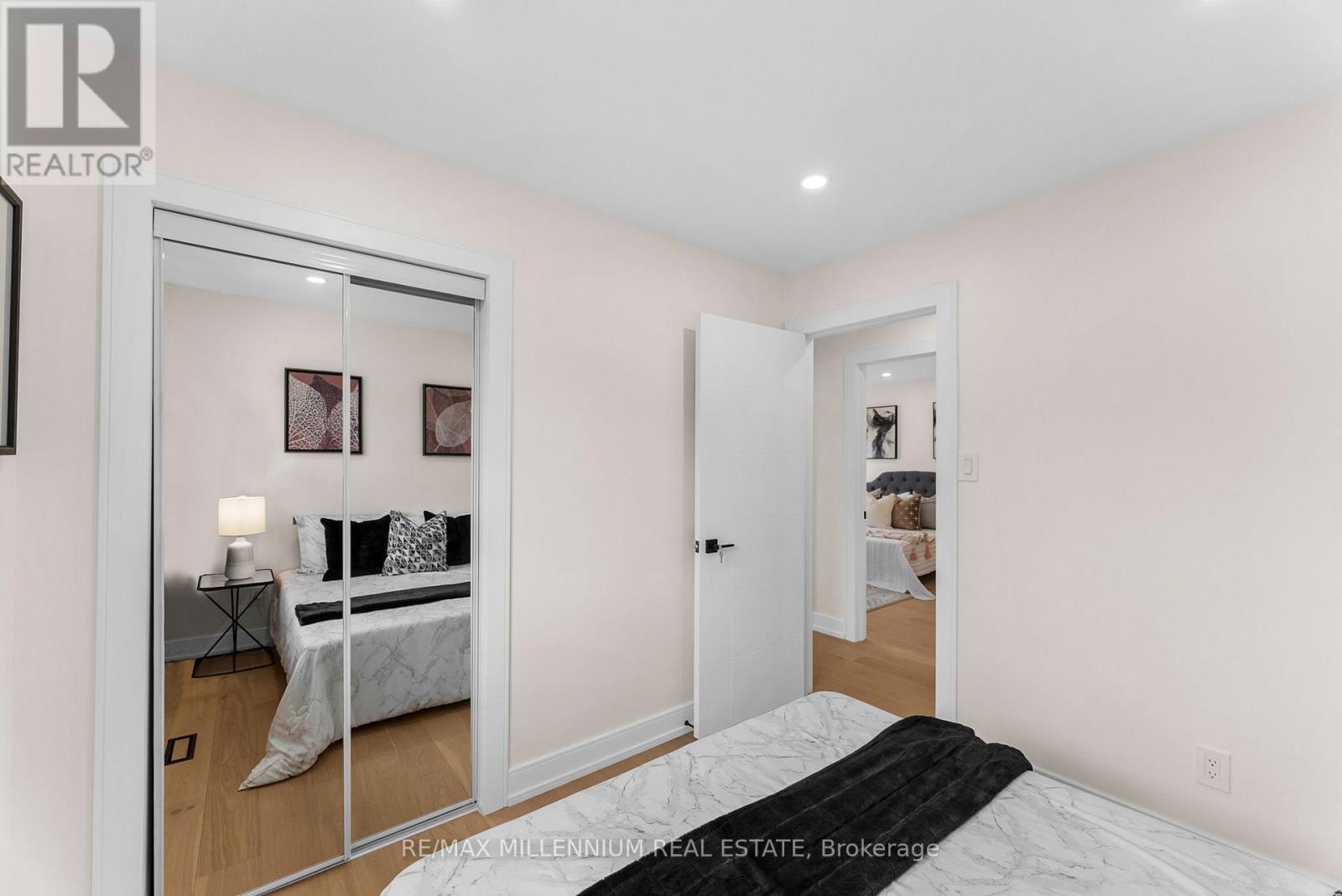 2437 Chilsworthy Avenue, Mississauga (Cooksville), Ontario  L5B 2R4 - Photo 25 - W12888468