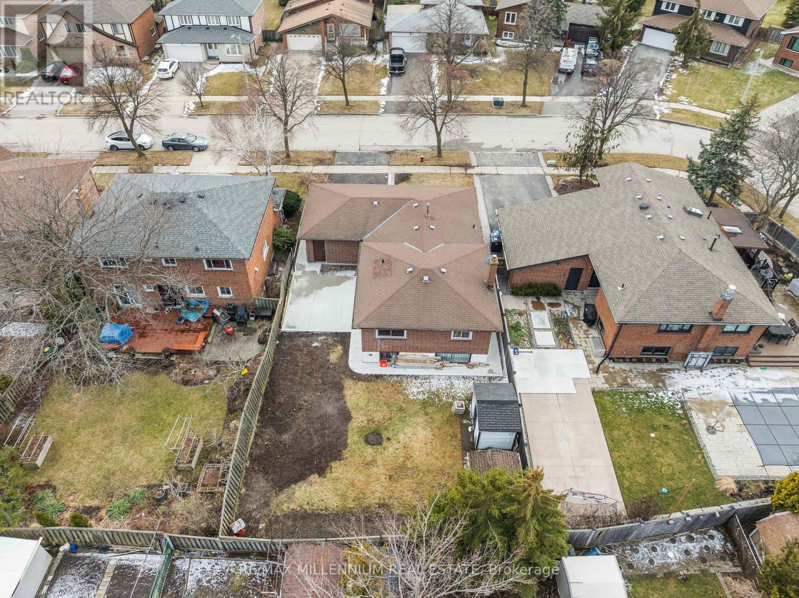 2437 Chilsworthy Avenue, Mississauga (Cooksville), Ontario  L5B 2R4 - Photo 45 - W12888468