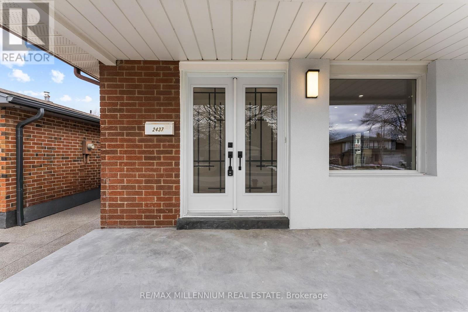 2437 Chilsworthy Avenue, Mississauga (Cooksville), Ontario  L5B 2R4 - Photo 5 - W12888468