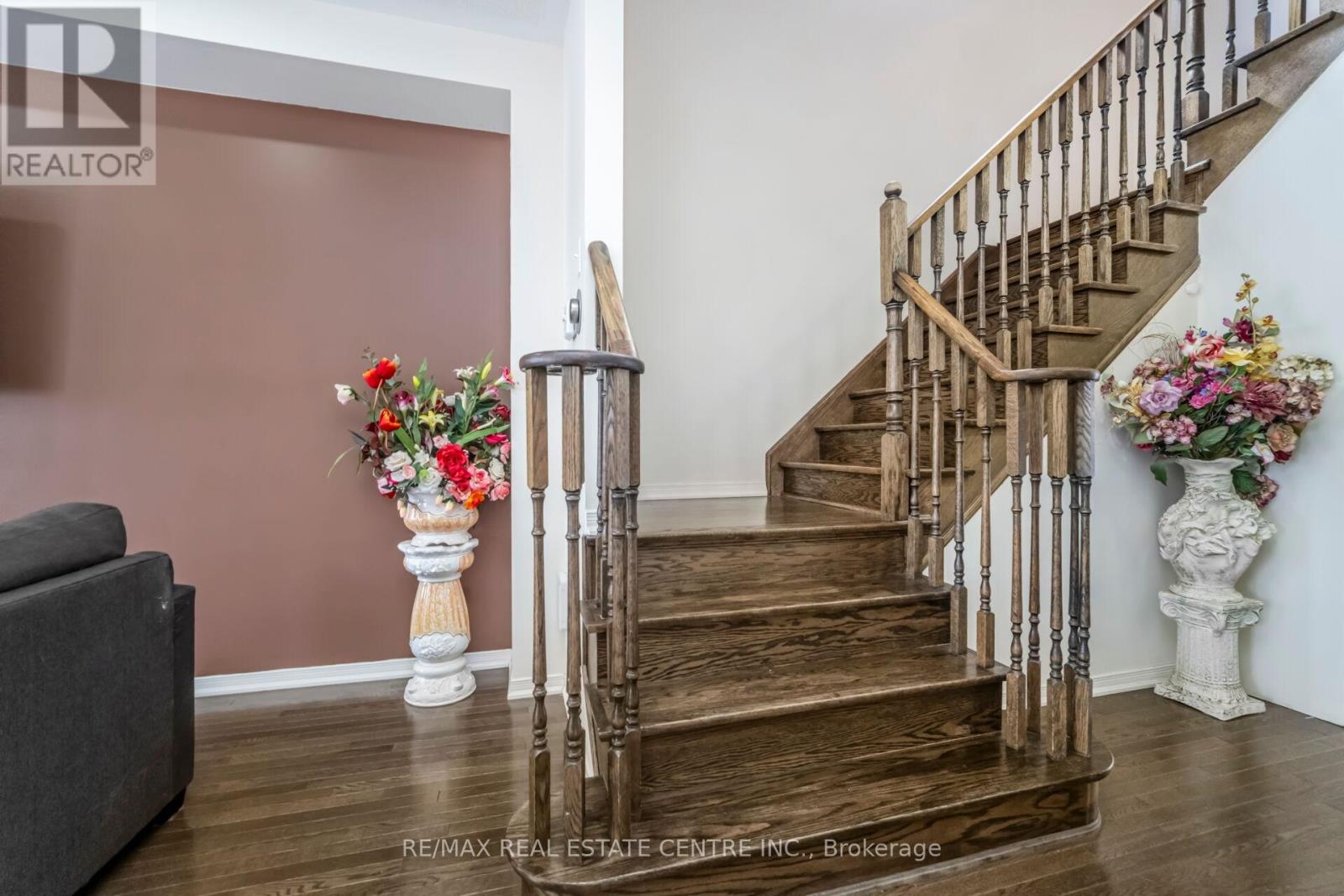 5 Sussexvale Drive, Brampton (Sandringham-Wellington), Ontario  L6R 3S1 - Photo 21 - W12888508