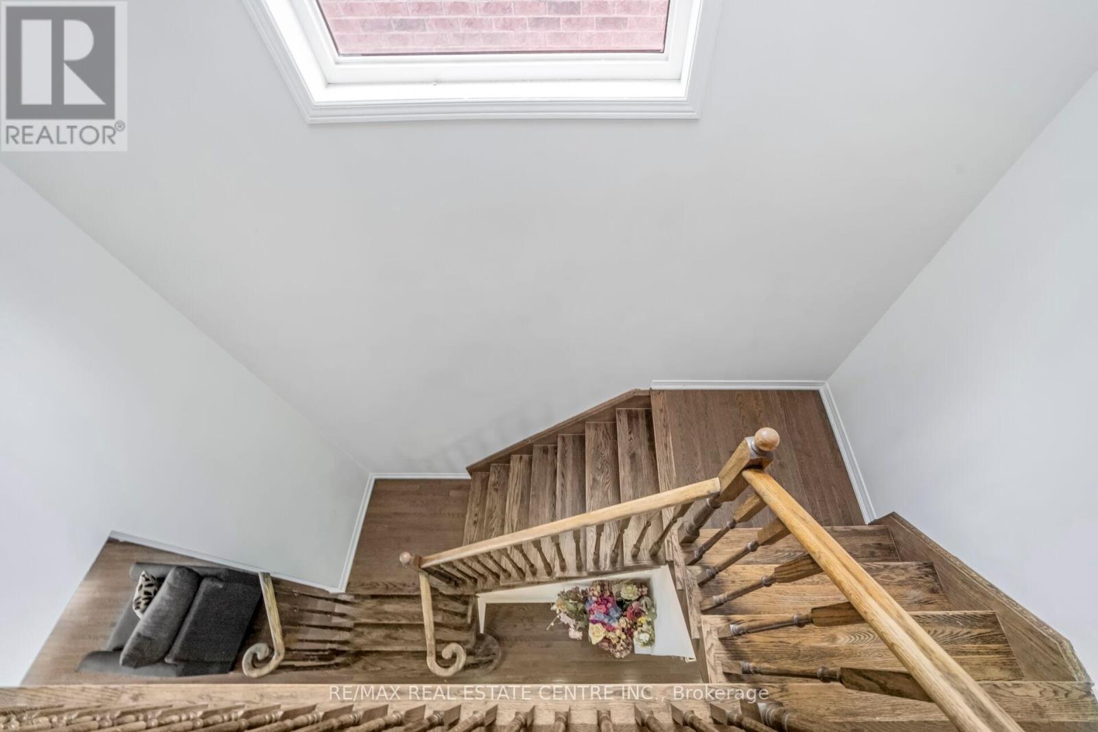 5 Sussexvale Drive, Brampton (Sandringham-Wellington), Ontario  L6R 3S1 - Photo 22 - W12888508