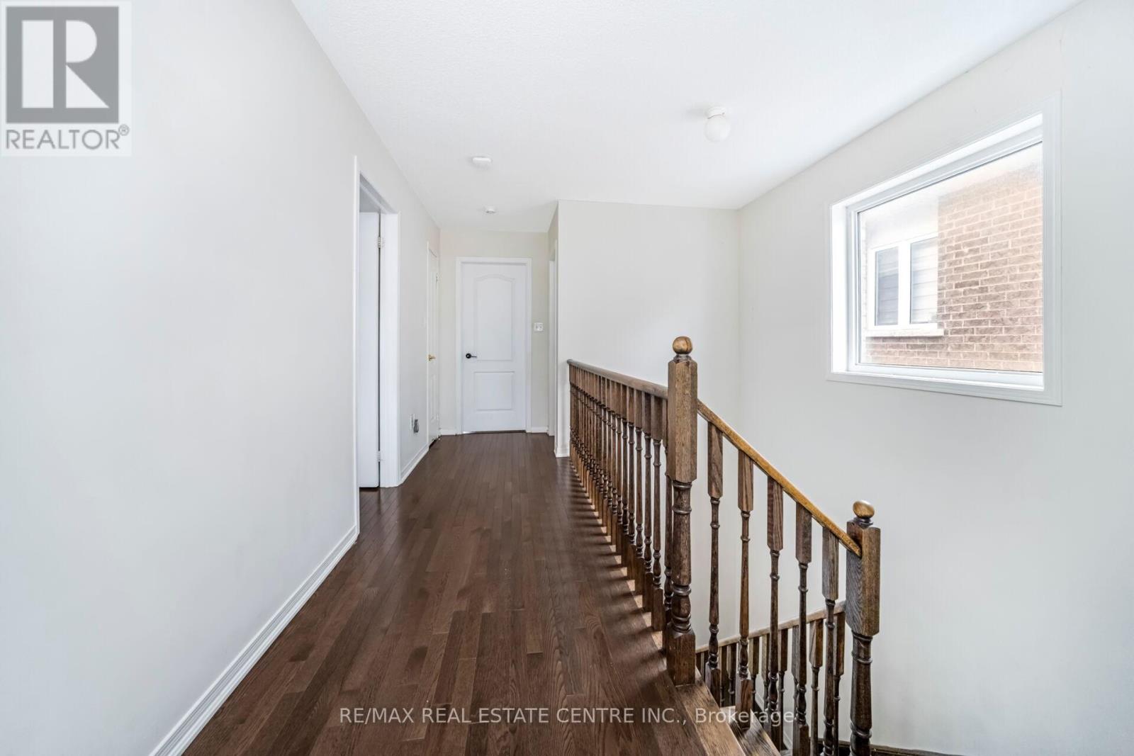 5 Sussexvale Drive, Brampton (Sandringham-Wellington), Ontario  L6R 3S1 - Photo 25 - W12888508