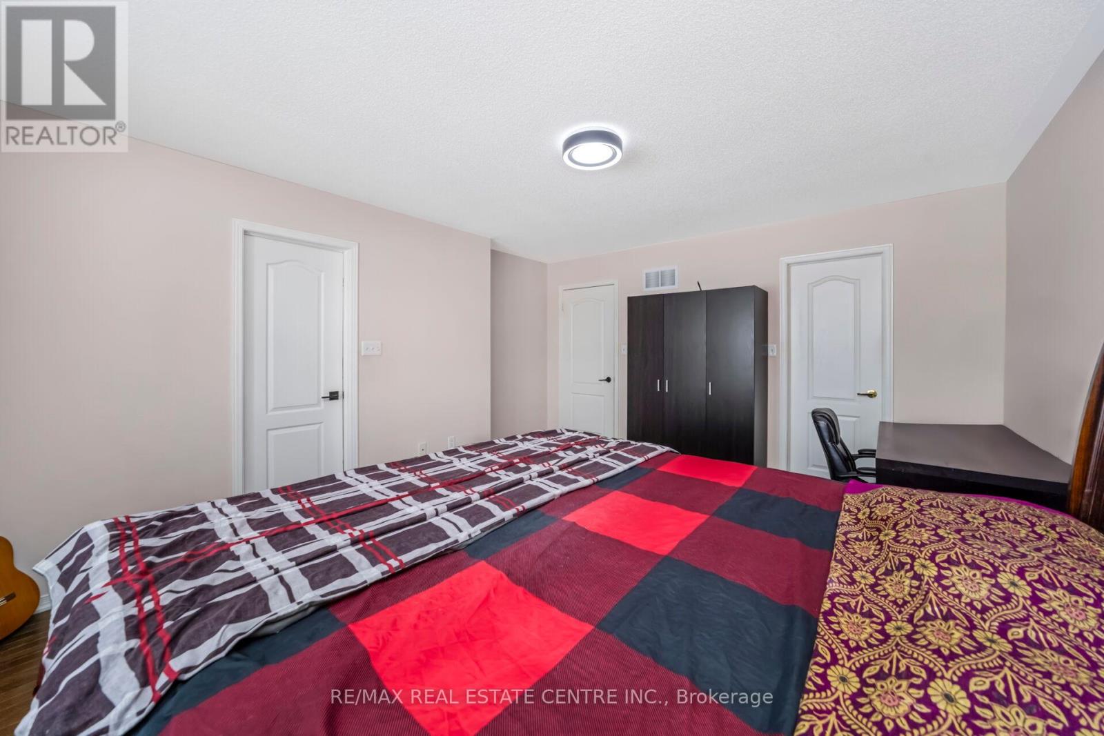 5 Sussexvale Drive, Brampton (Sandringham-Wellington), Ontario  L6R 3S1 - Photo 30 - W12888508