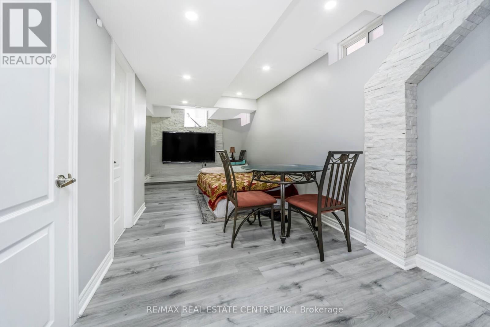 5 Sussexvale Drive, Brampton (Sandringham-Wellington), Ontario  L6R 3S1 - Photo 35 - W12888508