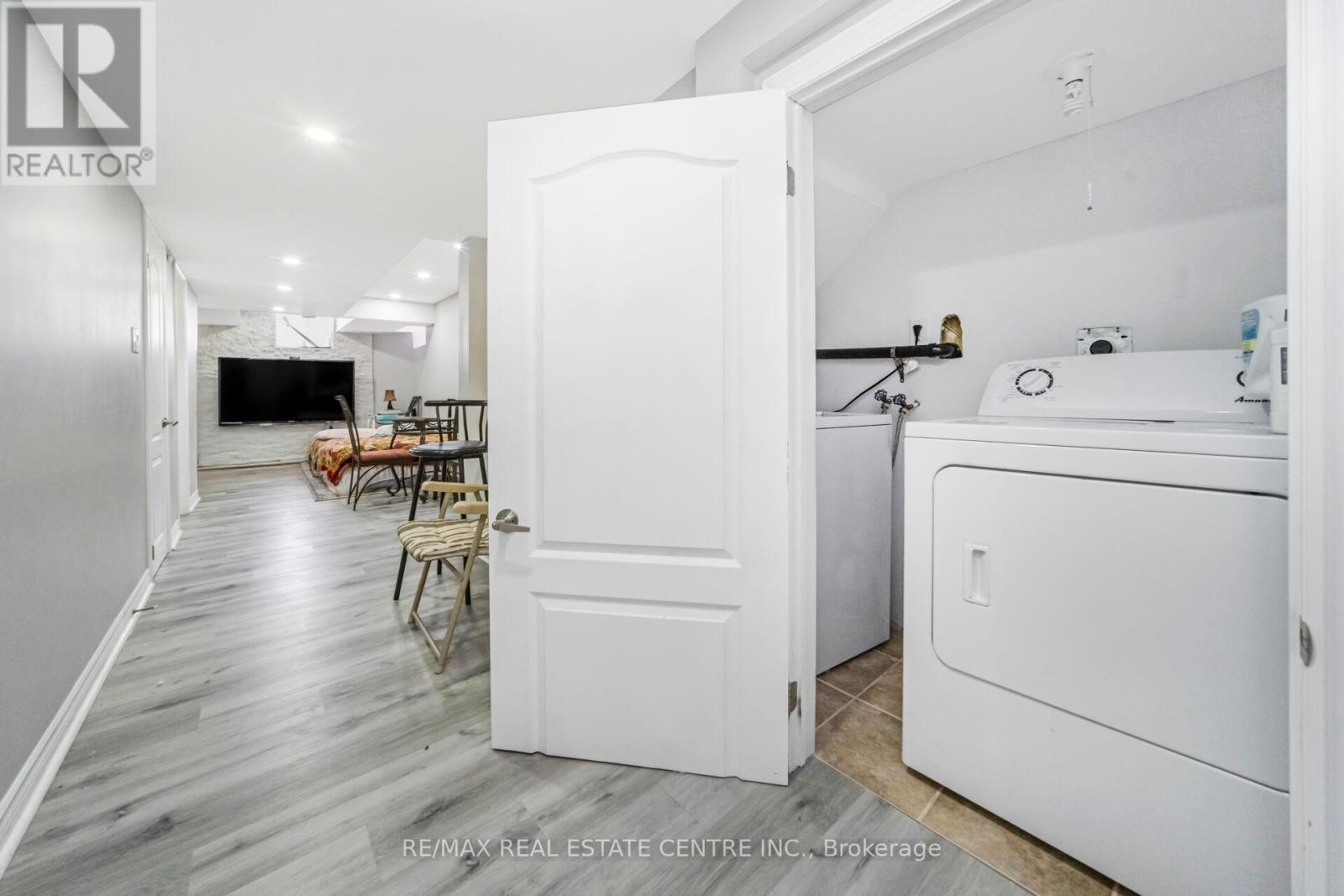 5 Sussexvale Drive, Brampton (Sandringham-Wellington), Ontario  L6R 3S1 - Photo 40 - W12888508