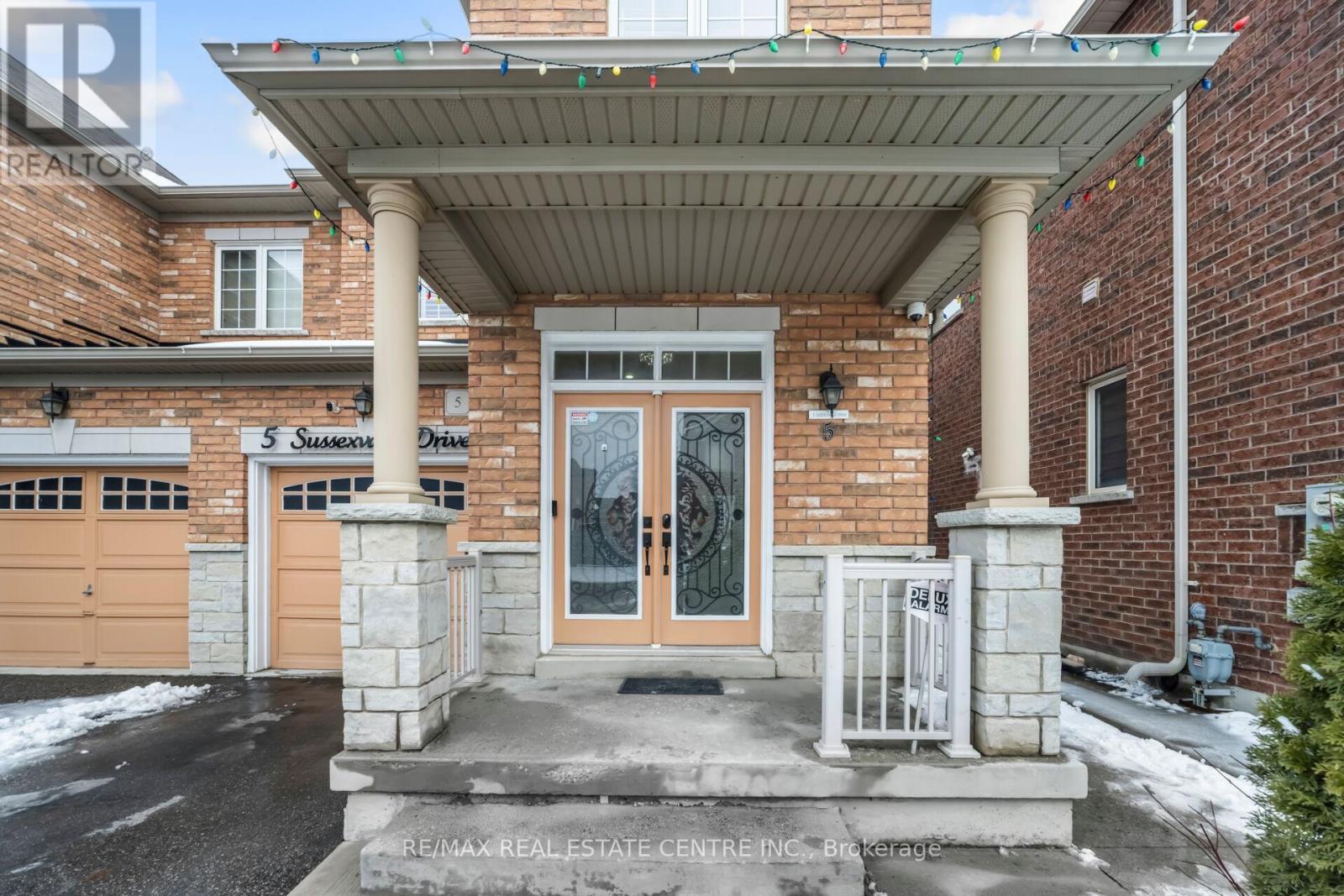 5 Sussexvale Drive, Brampton (Sandringham-Wellington), Ontario  L6R 3S1 - Photo 6 - W12888508