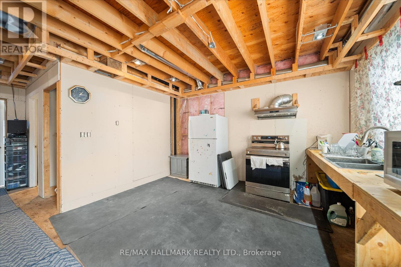 160 Silverthorn Avenue, Toronto (Keelesdale-Eglinton West), Ontario  M6N 3K3 - Photo 15 - W12888510