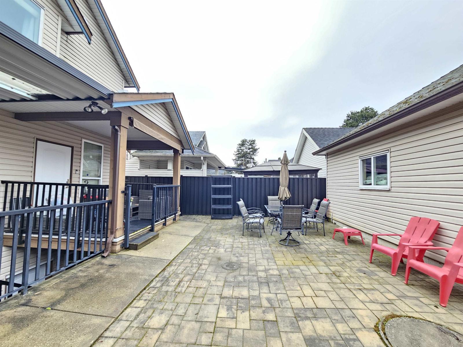 10158 128 Street, Surrey, British Columbia  V3T 2Y9 - Photo 2 - R3100020
