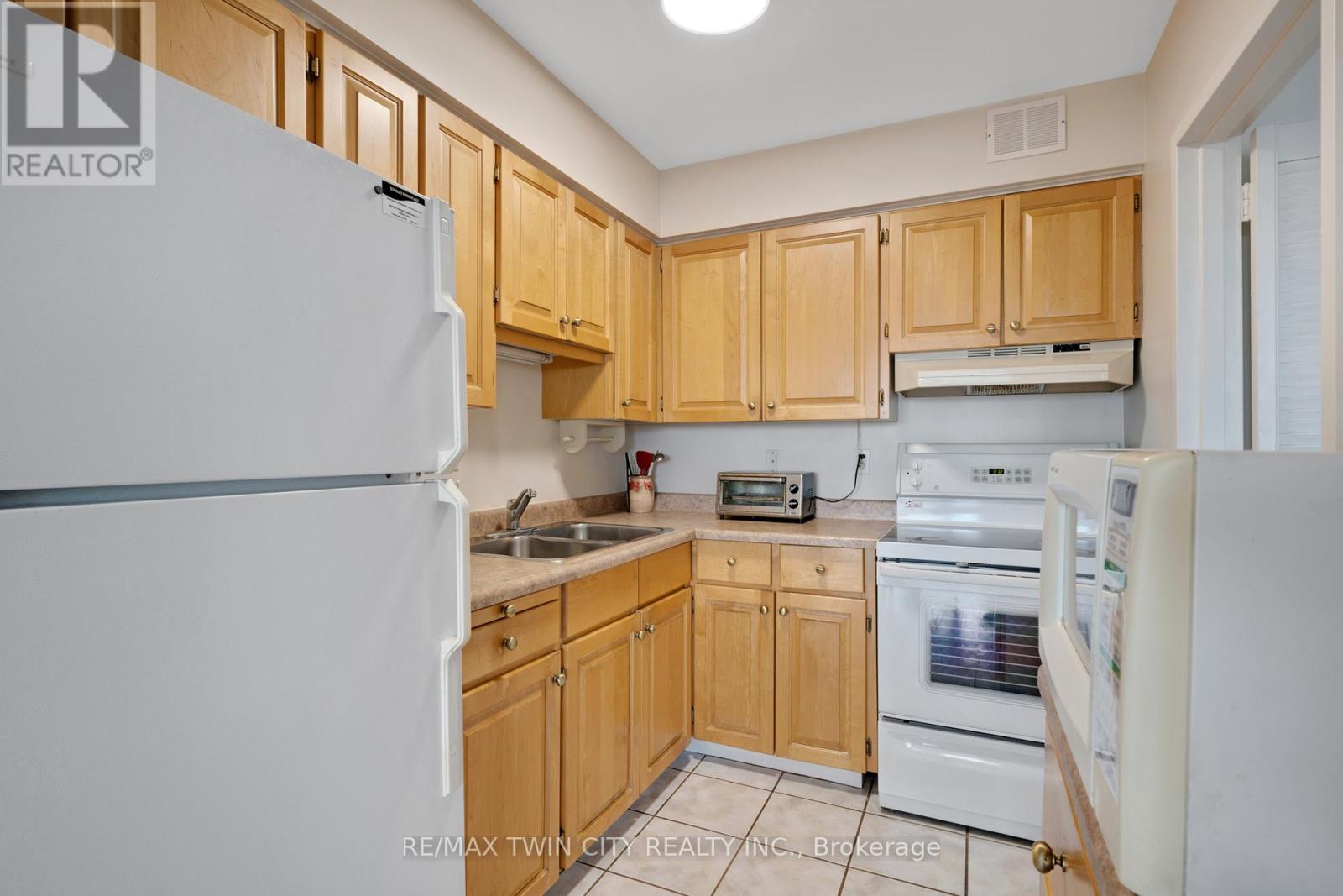 708 - 24 Midland Drive, Kitchener, Ontario  N2A 2A8 - Photo 29 - X12888430