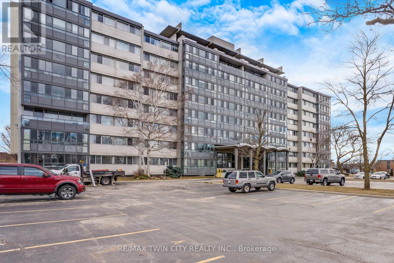 708 - 24 Midland Drive, Kitchener, Ontario  N2A 2A8 - Photo 3 - X12888430