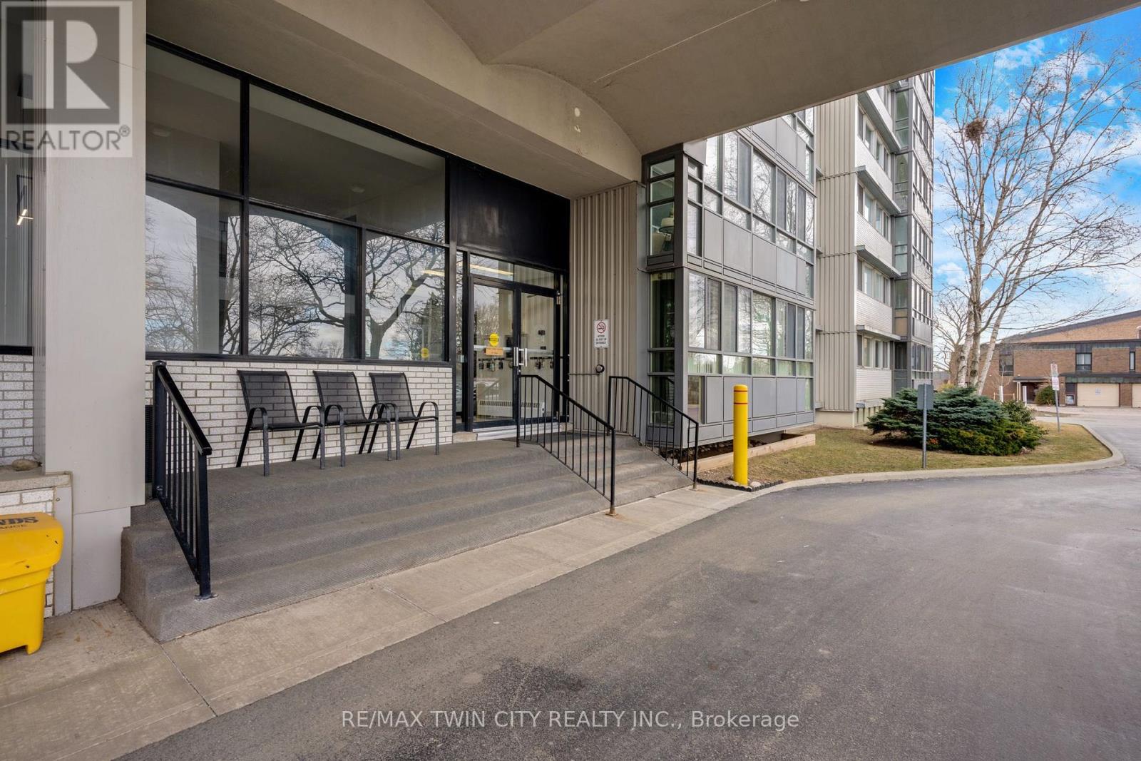 708 - 24 Midland Drive, Kitchener, Ontario  N2A 2A8 - Photo 4 - X12888430