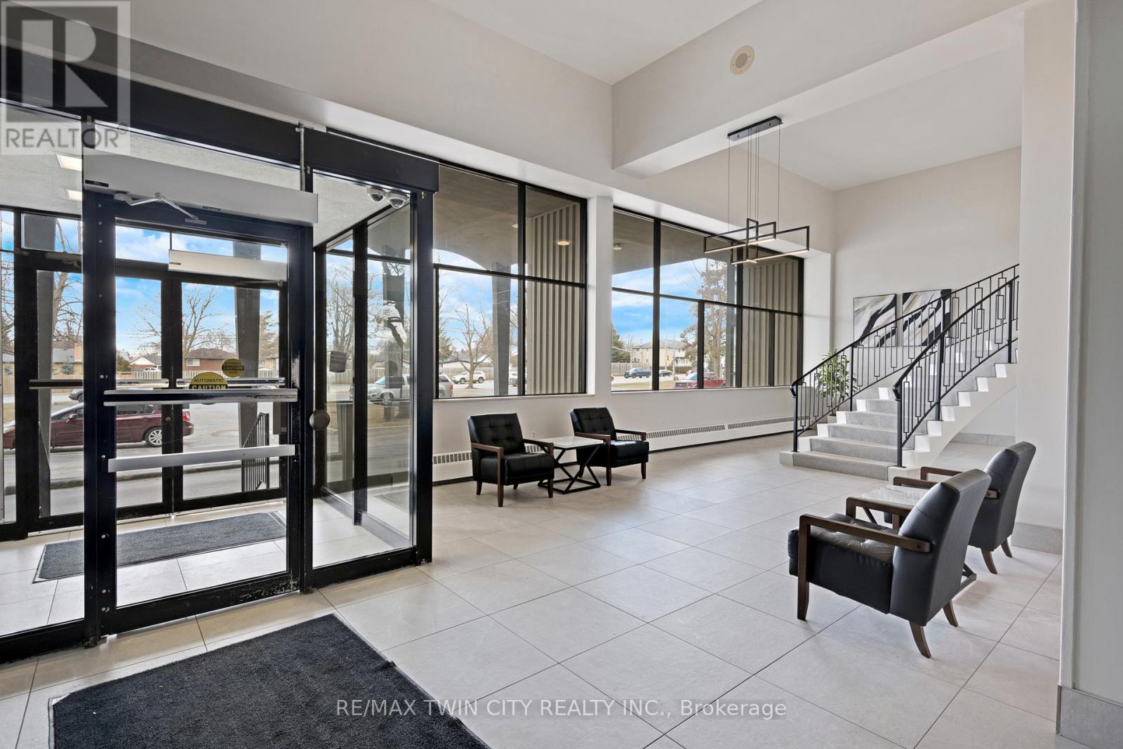 708 - 24 Midland Drive, Kitchener, Ontario  N2A 2A8 - Photo 5 - X12888430