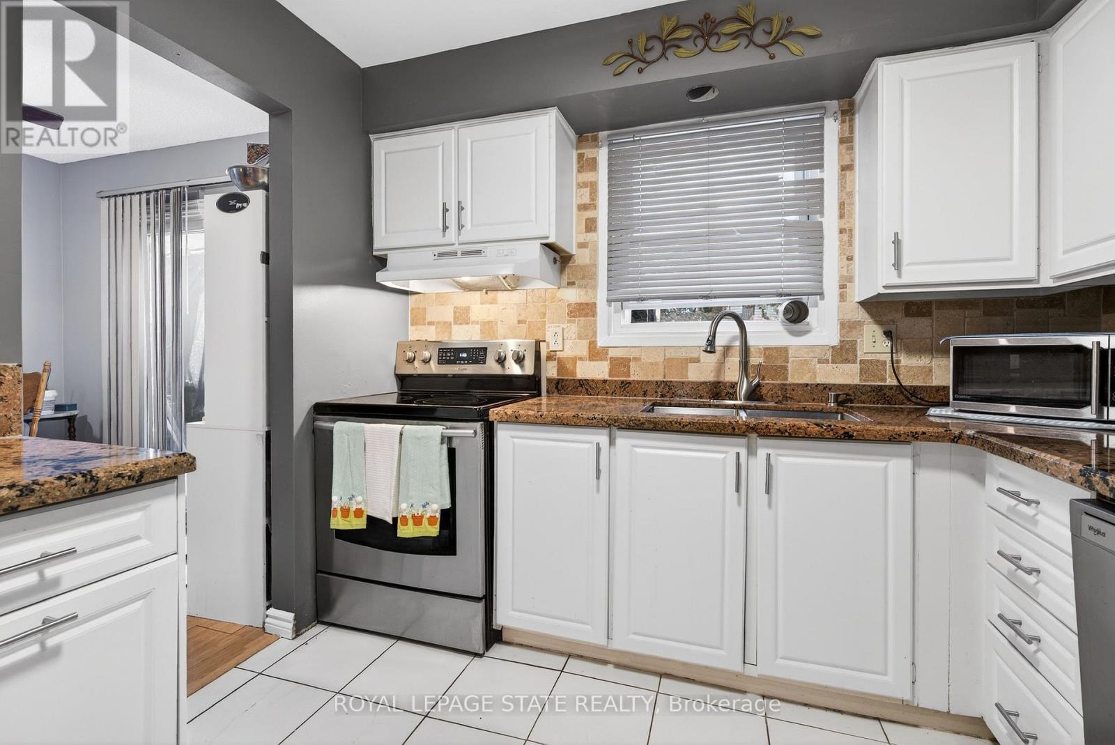 106 Wendover Drive, Hamilton (Fessenden), Ontario  L9C 5X5 - Photo 4 - X12888480