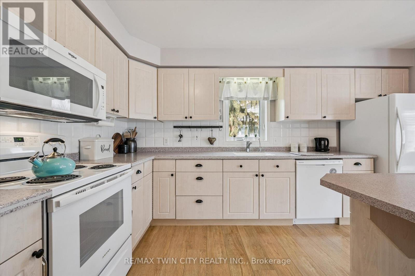 5 Spruce Lane, Wilmot, Ontario  N3A 2G6 - Photo 12 - X12888500