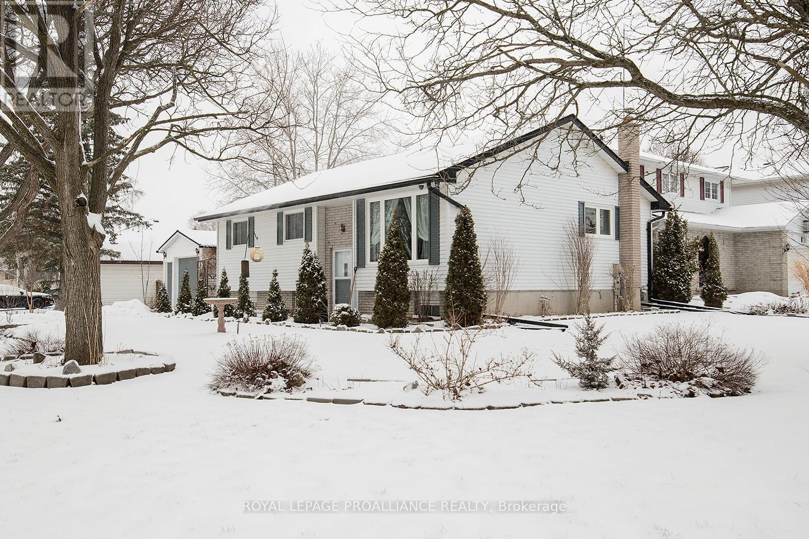 35 Morris Drive, Belleville, Ontario  K8P 5B3 - Photo 2 - X12888544