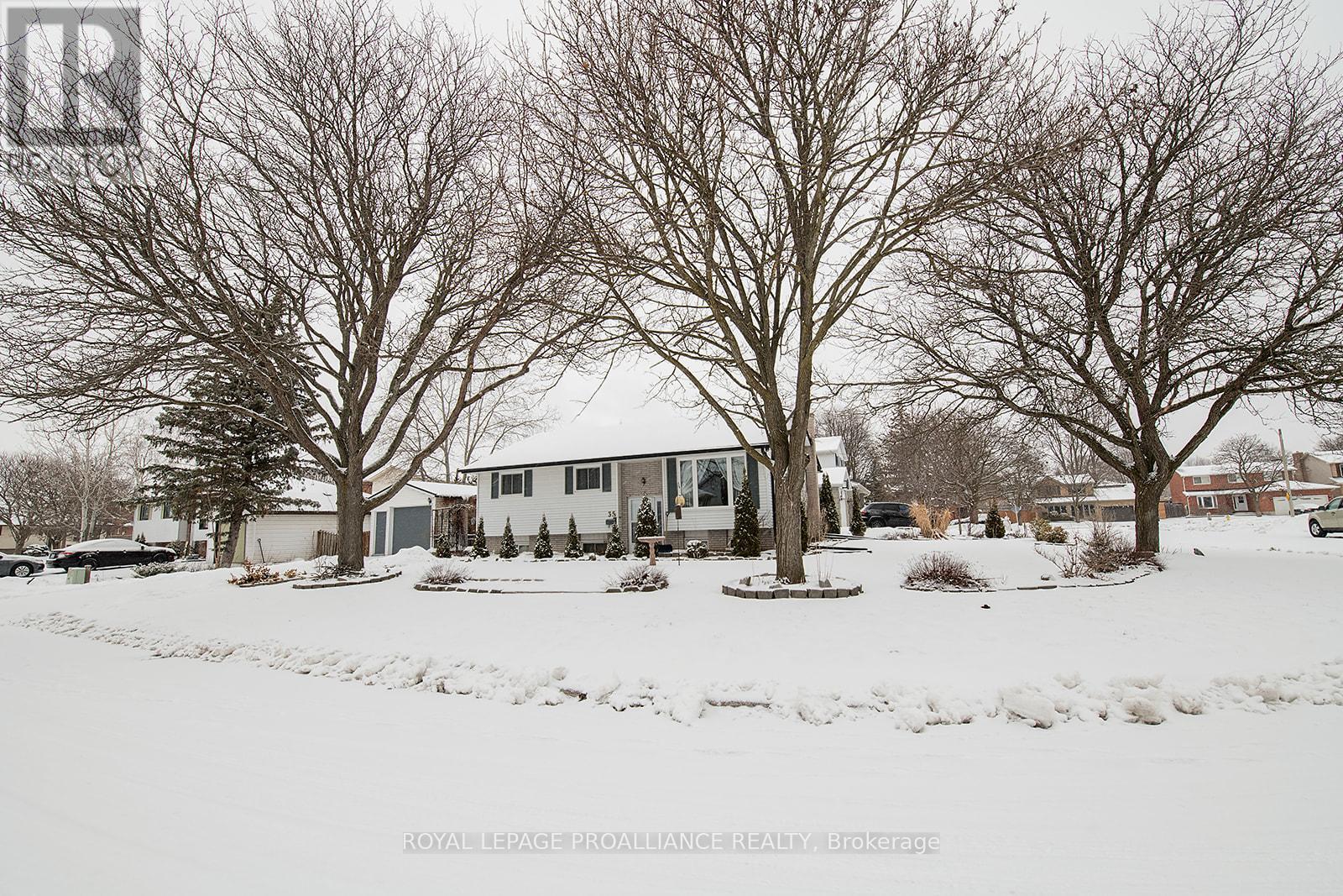 35 Morris Drive, Belleville, Ontario  K8P 5B3 - Photo 3 - X12888544