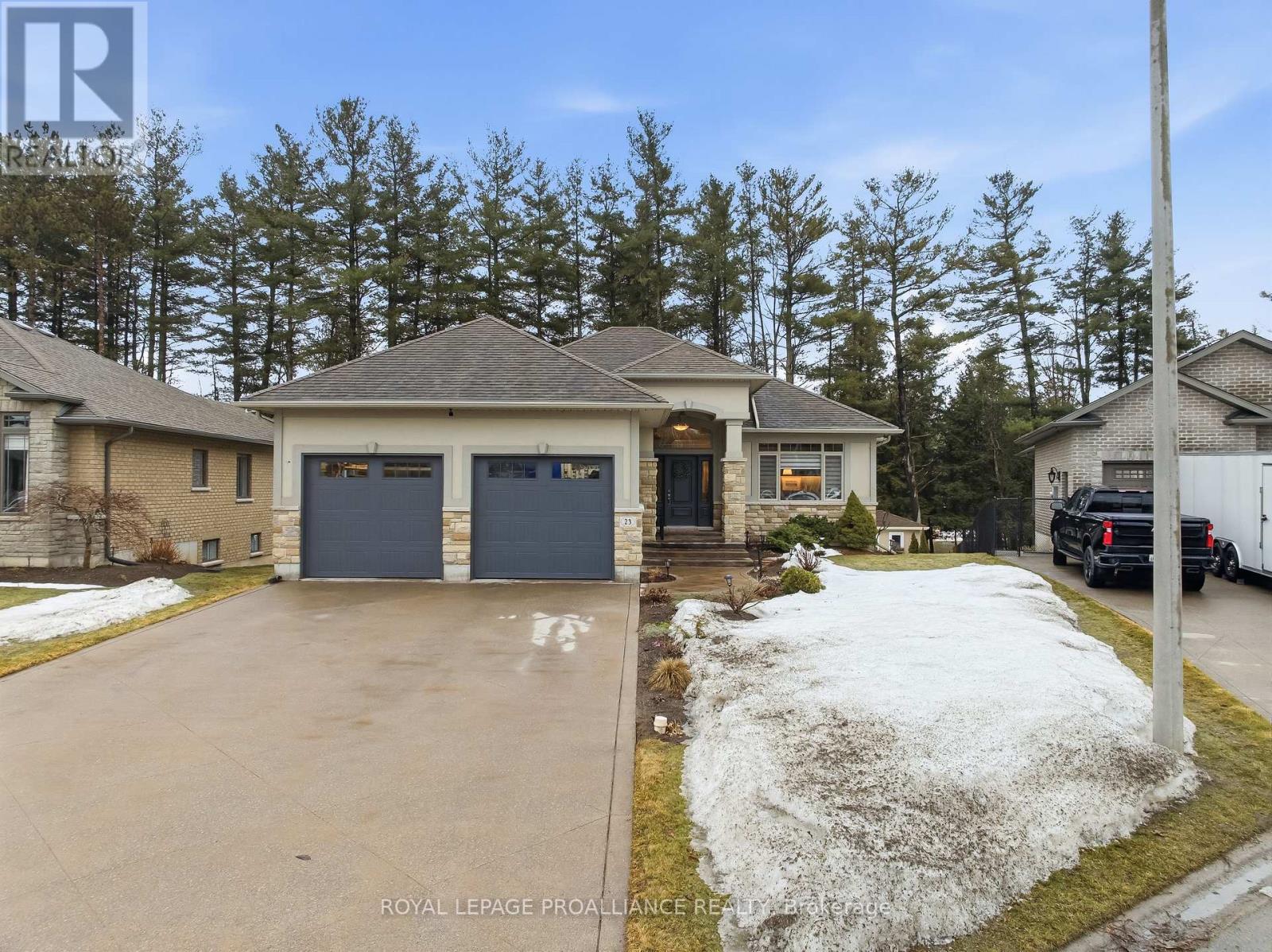 23 Lakewood Crescent, Quinte West (Murray Ward), Ontario  K8V 5P4 - Photo 1 - X12888600