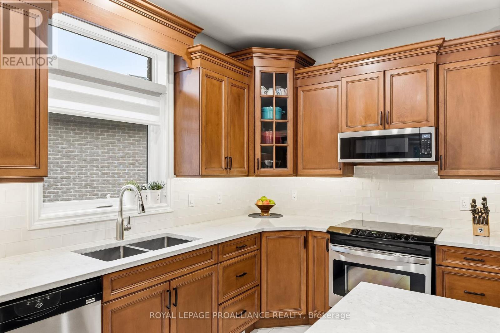 23 Lakewood Crescent, Quinte West (Murray Ward), Ontario  K8V 5P4 - Photo 12 - X12888600