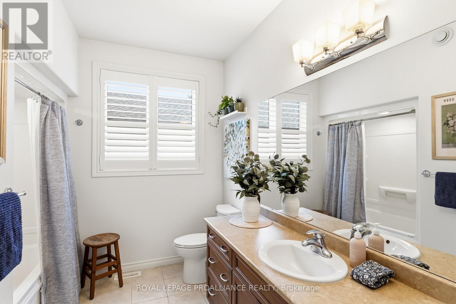 23 Lakewood Crescent, Quinte West (Murray Ward), Ontario  K8V 5P4 - Photo 23 - X12888600