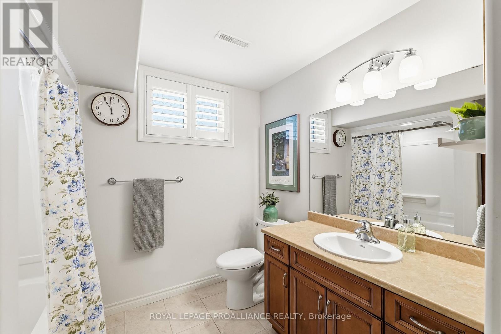 23 Lakewood Crescent, Quinte West (Murray Ward), Ontario  K8V 5P4 - Photo 32 - X12888600