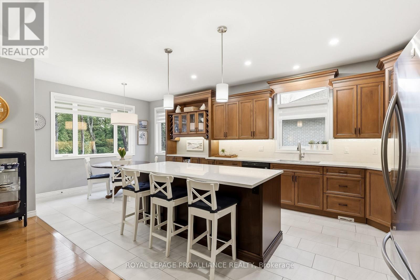 23 Lakewood Crescent, Quinte West (Murray Ward), Ontario  K8V 5P4 - Photo 9 - X12888600