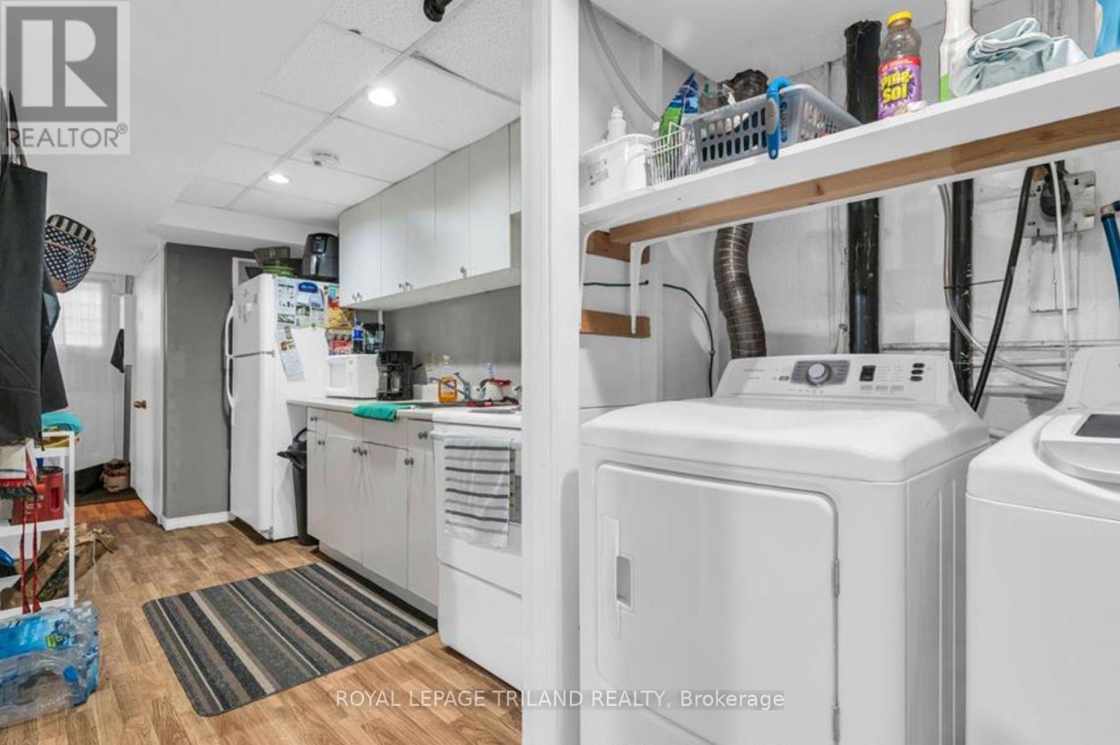 B - 197a Cedarvale Crescent, Waterloo, Ontario  N2L 4T3 - Photo 4 - X12888548