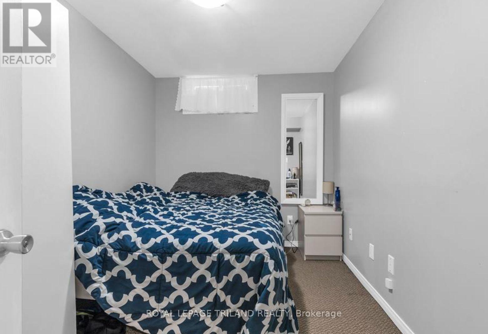 B - 197a Cedarvale Crescent, Waterloo, Ontario  N2L 4T3 - Photo 5 - X12888548