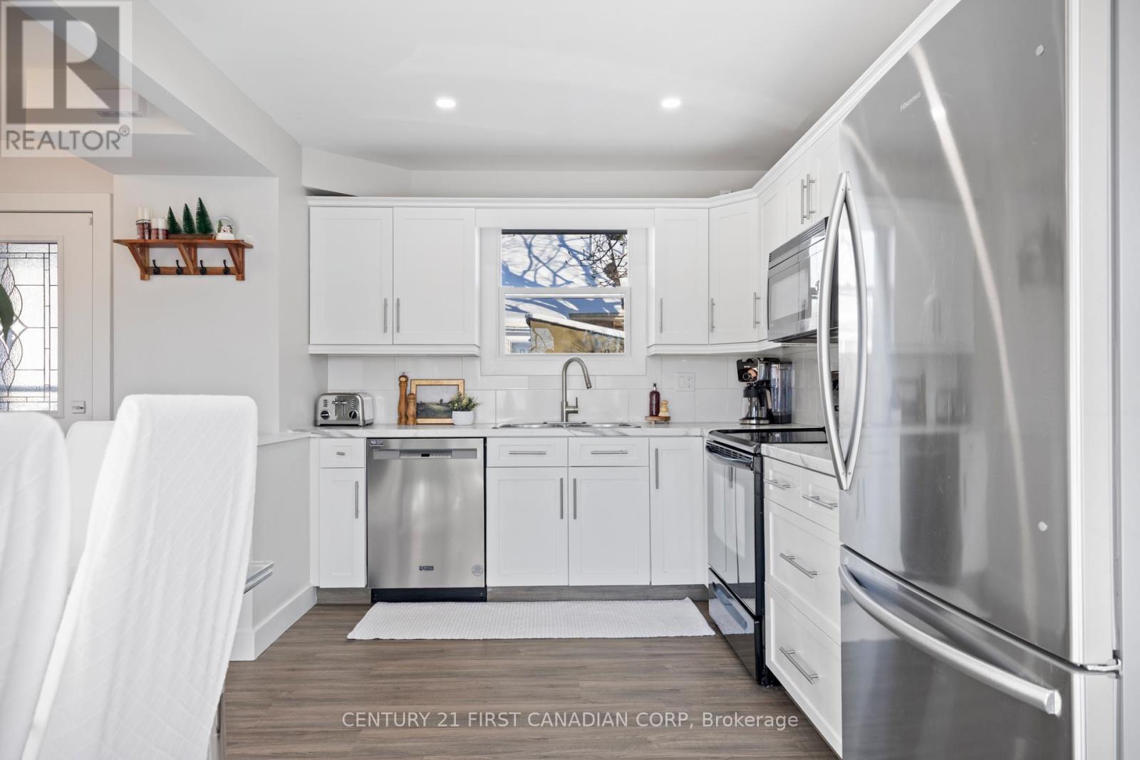 517 Ferndale Court, London South (South Q), Ontario  N6C 5C2 - Photo 16 - X12888576