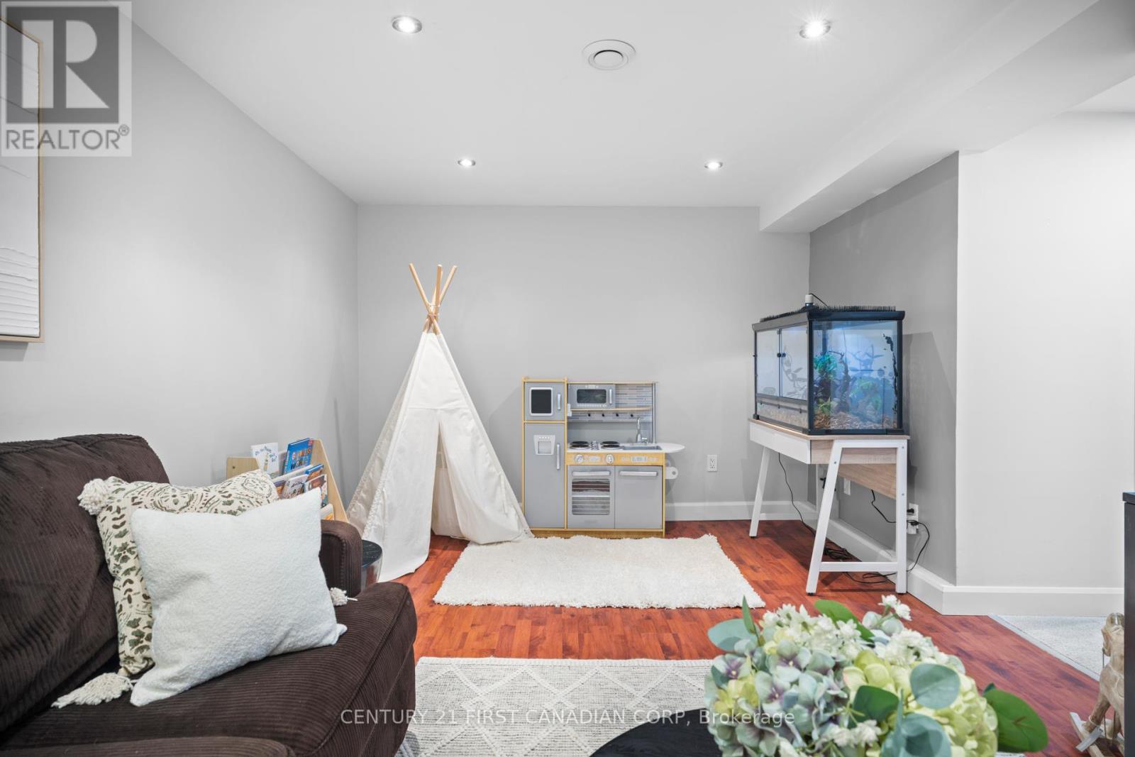 517 Ferndale Court, London South (South Q), Ontario  N6C 5C2 - Photo 31 - X12888576